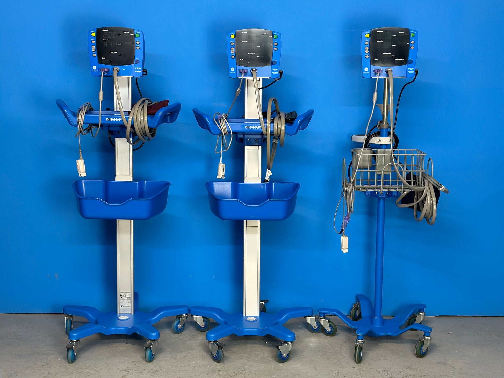 GE Dinamap V100 Vital Sign  Patient Monitor with Accessories