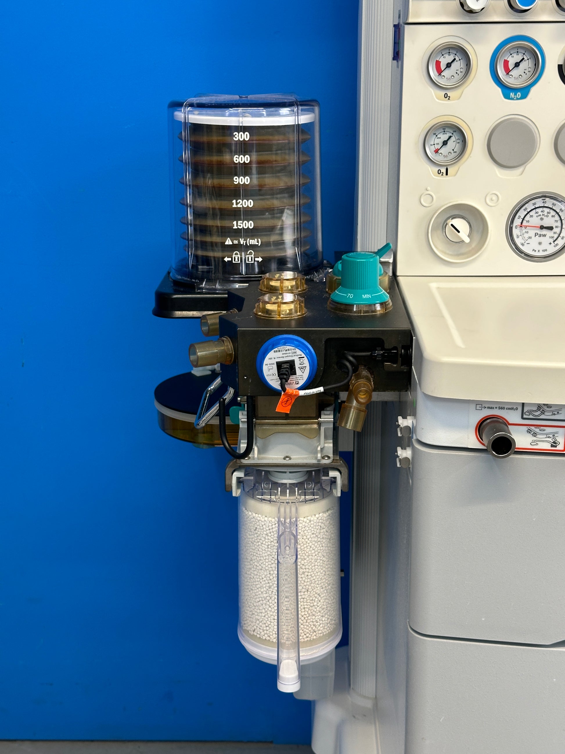 Breathing assembly and bellows are in good working order.