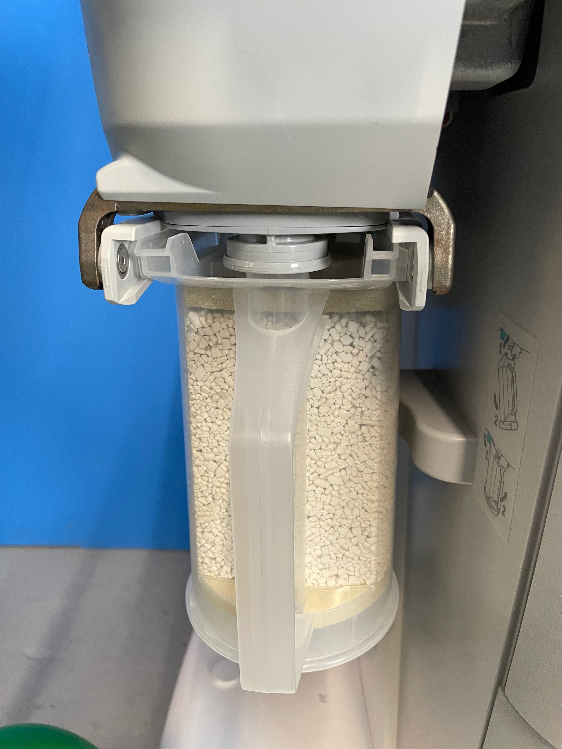 CO2 Absorber makes rebreathing possible, thus conserving gases and volatile agents, decreasing OR pollution, and avoiding hazards of carbon dioxide rebreathing.