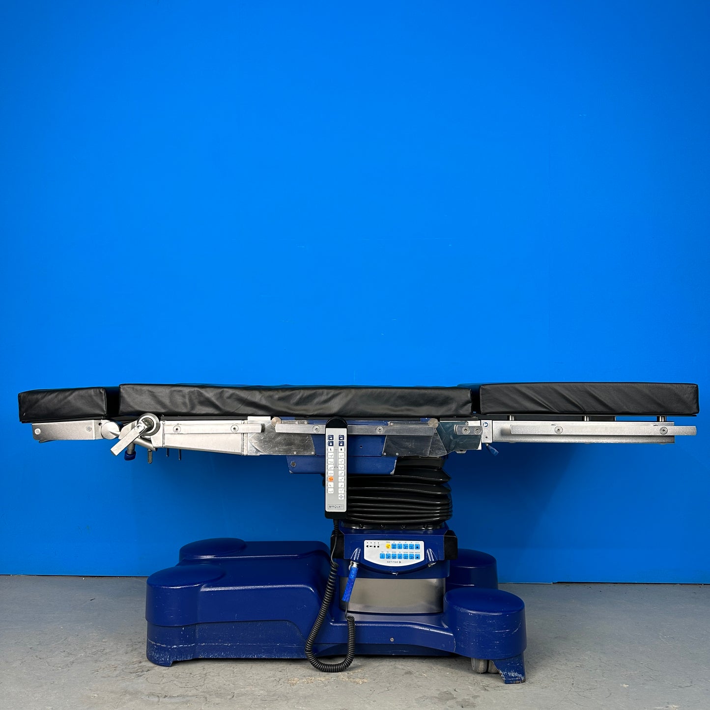 Maquet Alphamaxx OR Table can be quickly and easily equipped for any surgical discipline.