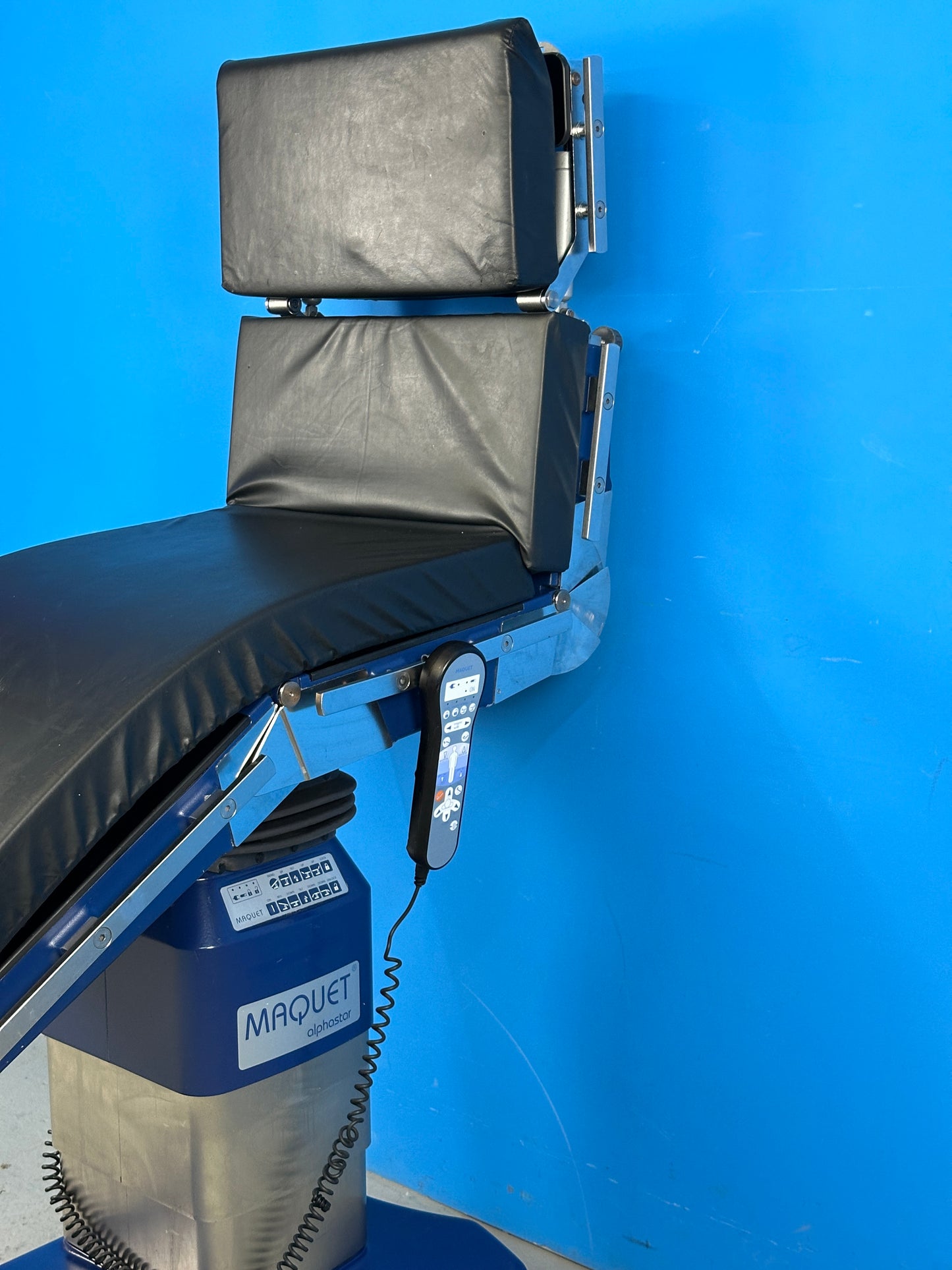 Electronically-adjusted back plate, leg plate, Trendelenburg, lateral tilt, horizontal sliding.