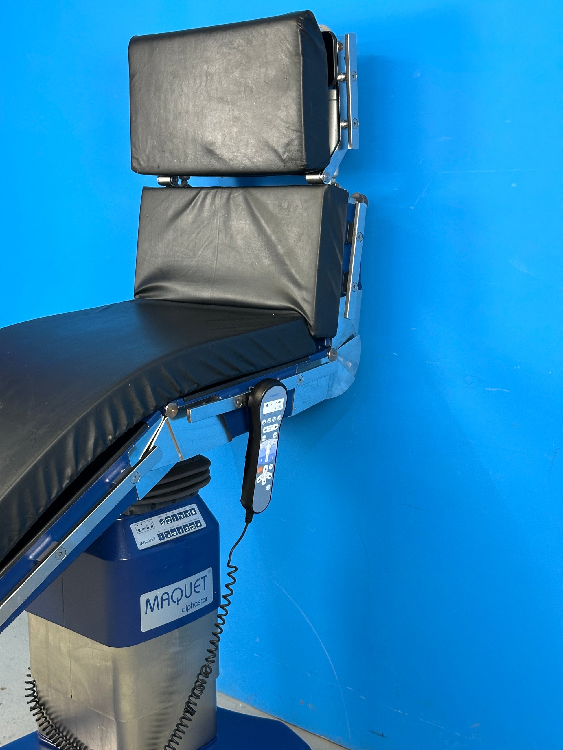 Electronically-adjusted back plate, leg plate, Trendelenburg, lateral tilt, horizontal sliding.
