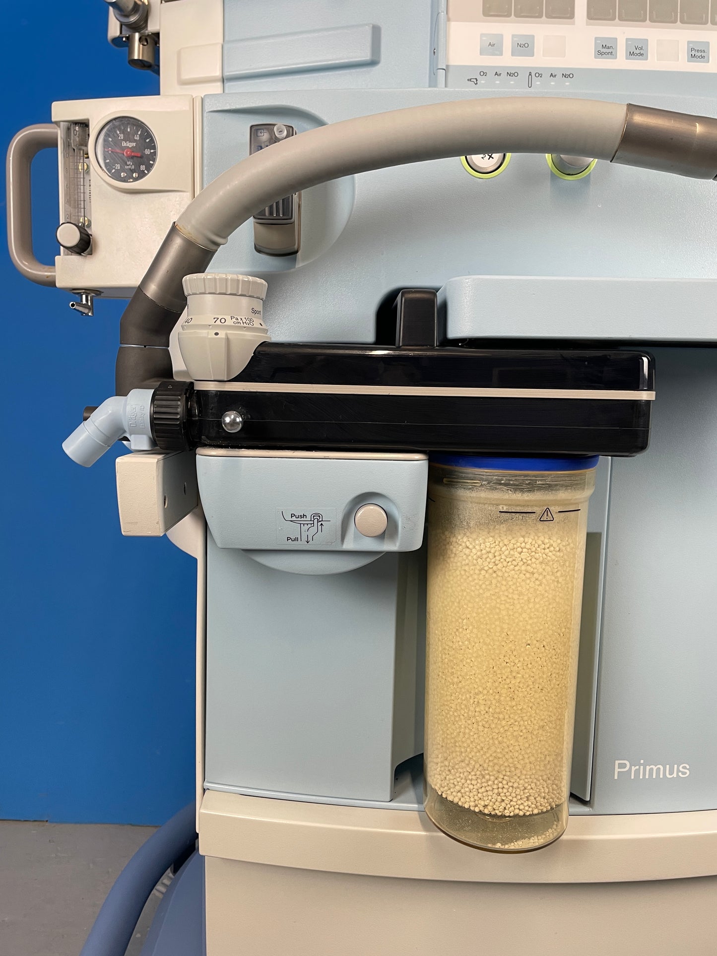 Continuous positive airway pressure in pressure support ventilation enables spontaneous breathing on a set pressure level.