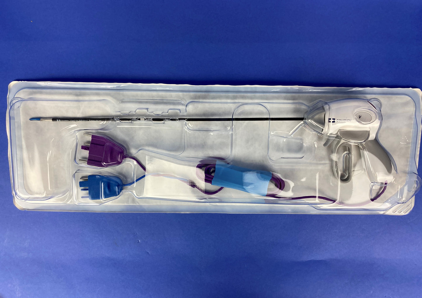 Covidien LF5544 instrument's 44 cm shaft provides extended reach and increased access to target structures.