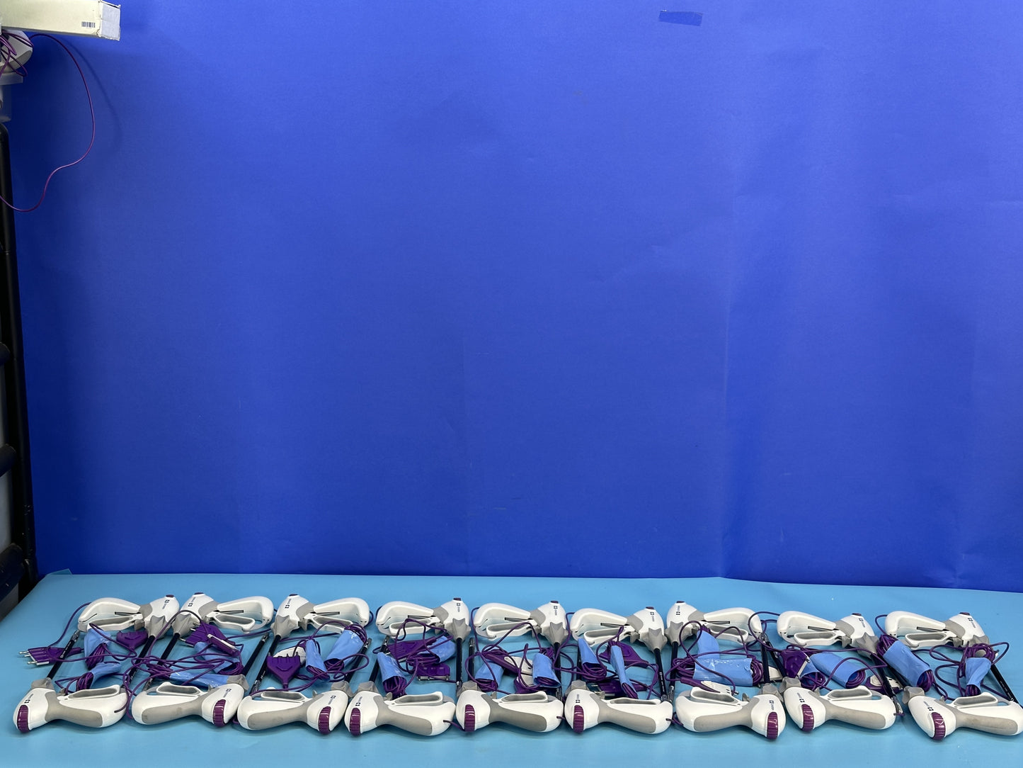 LigaSure Atlas™ tissue fusion open instrument (LS1020) is a blunt tip vessel sealer and divider