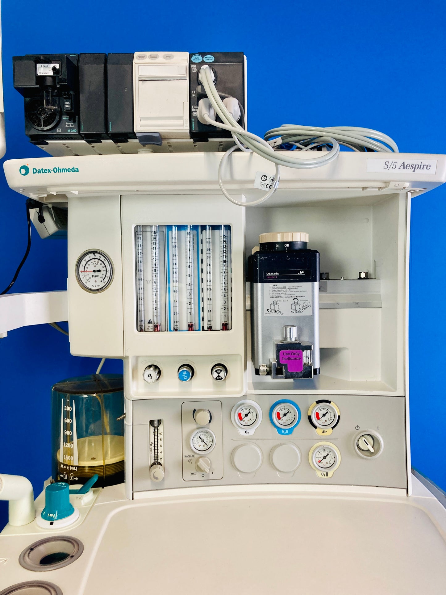 he ProTIVA machine is configured with standard Aespire machine components, with the exception of the vaporizer manifold and the Ventilator/ Monitoring Display (7100 Control Module) mounting solution