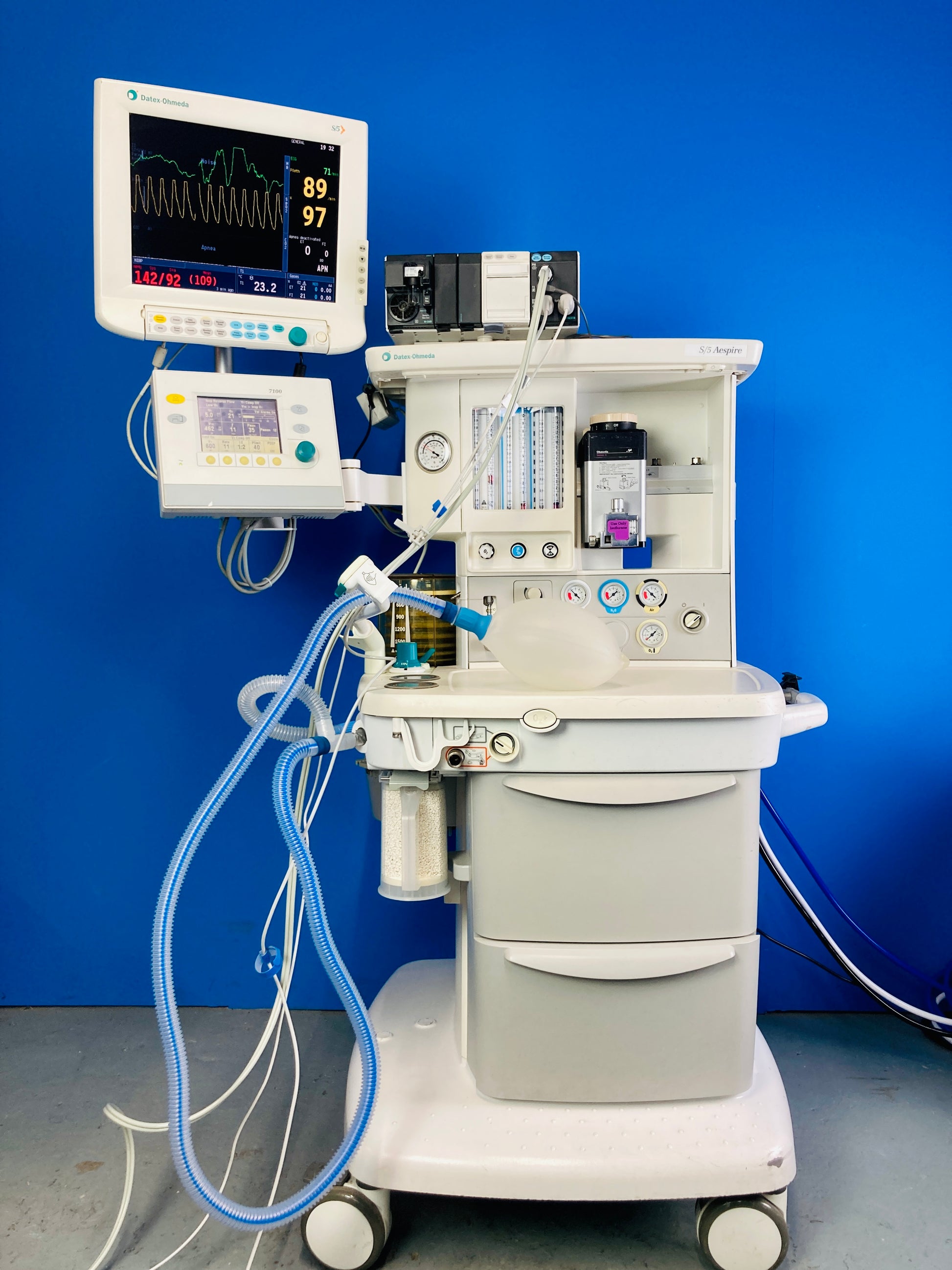 The Aespire features the latest technology in the Advanced Breathing Systems (ABS).