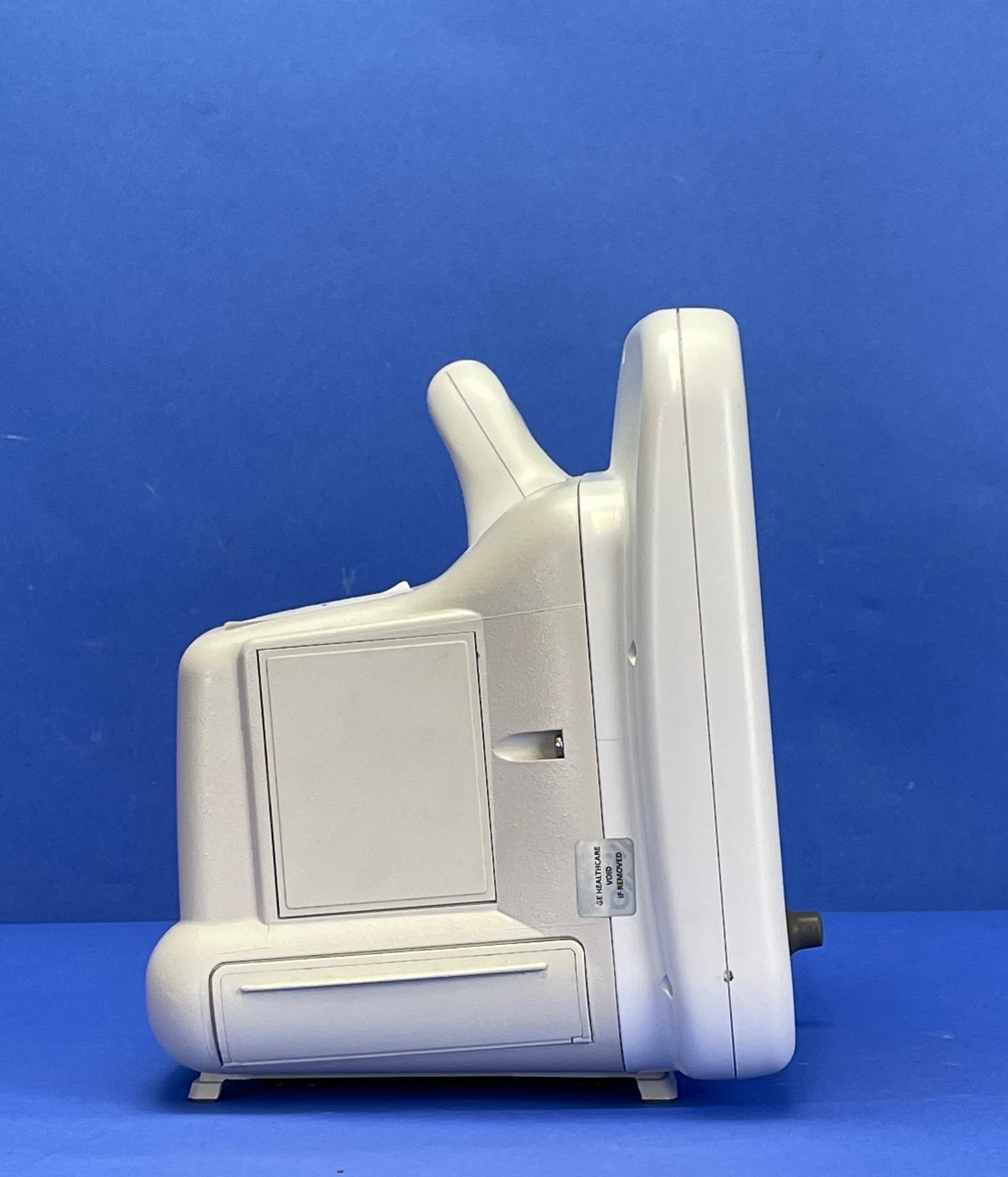 GE DASH 4000 is a versatile and reliable patient monitor that is perfect for any medical setting.