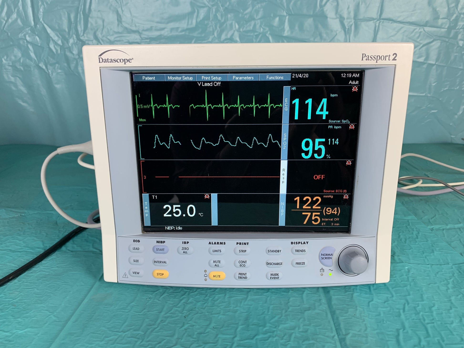 Datascope Passport 2 comes with a color TFT LCD or a monochrome 10.4 3-6 waveform high resolution color display