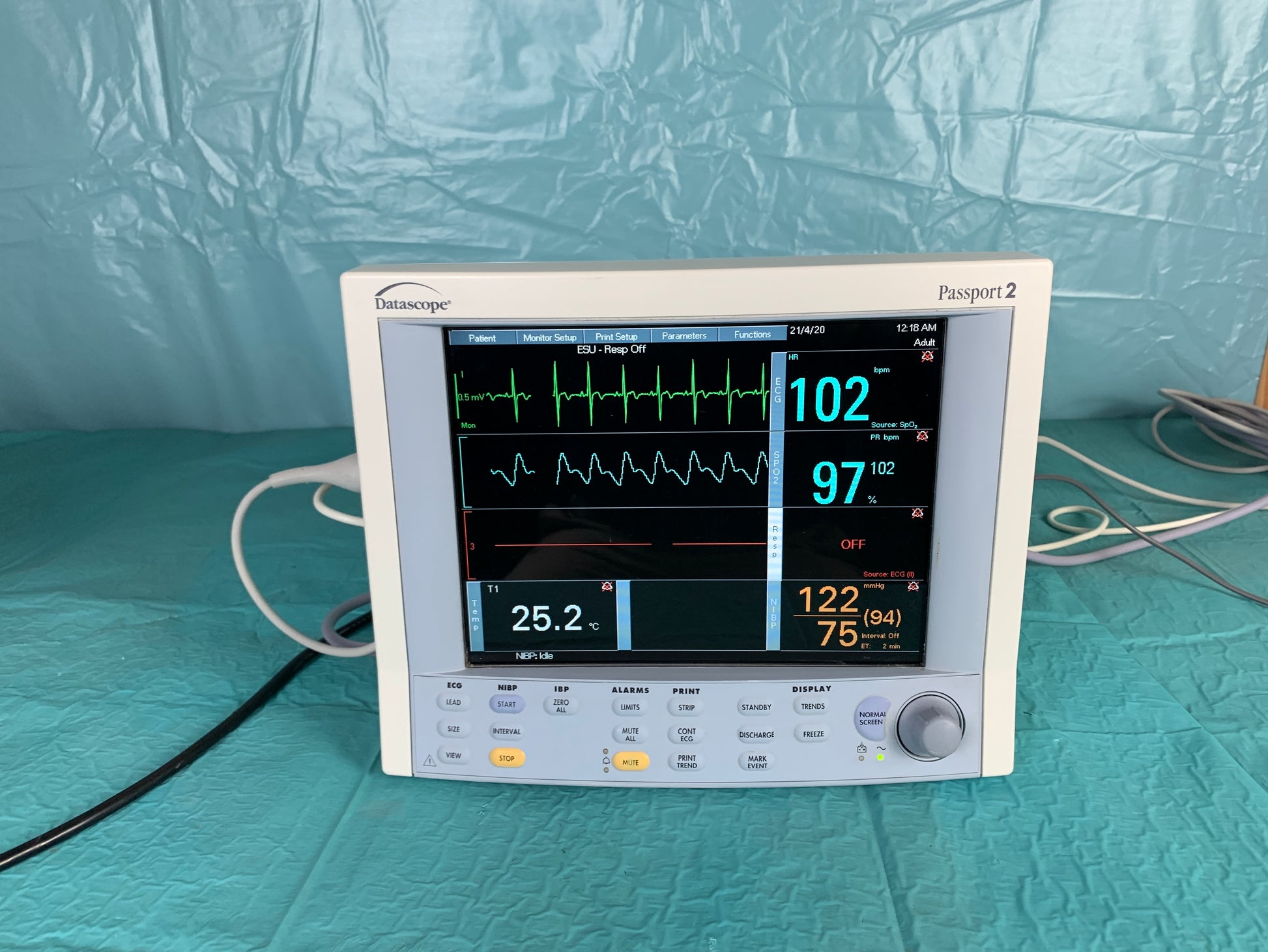 Passport 2 comes with a color TFT LCD or a monochrome display.