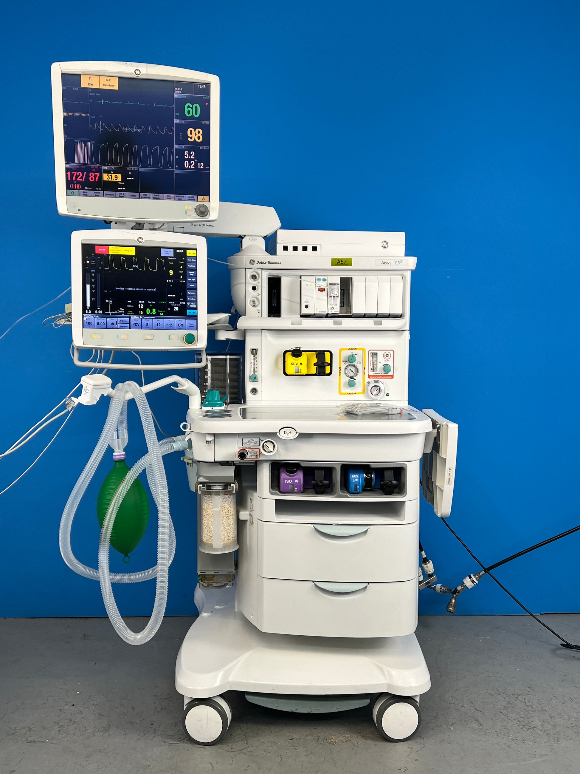 Aisys CS2 Anesthesia Delivery System with Et Control. The first anesthesia machine with Et Control software that automatically adjusts fresh gas concentrations of O2 and anesthetic agent for safe, low-flow anesthesia.