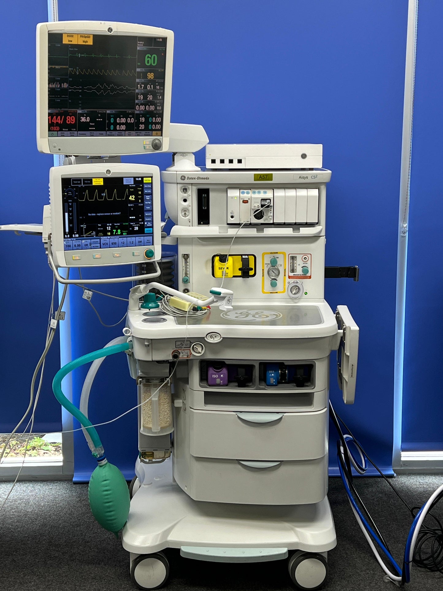 Datex Ohmeda Aisys CS2 Anesthesia Machine with Sevoflurane & Isoflurane Vaporiser and Module With B850 Monitor