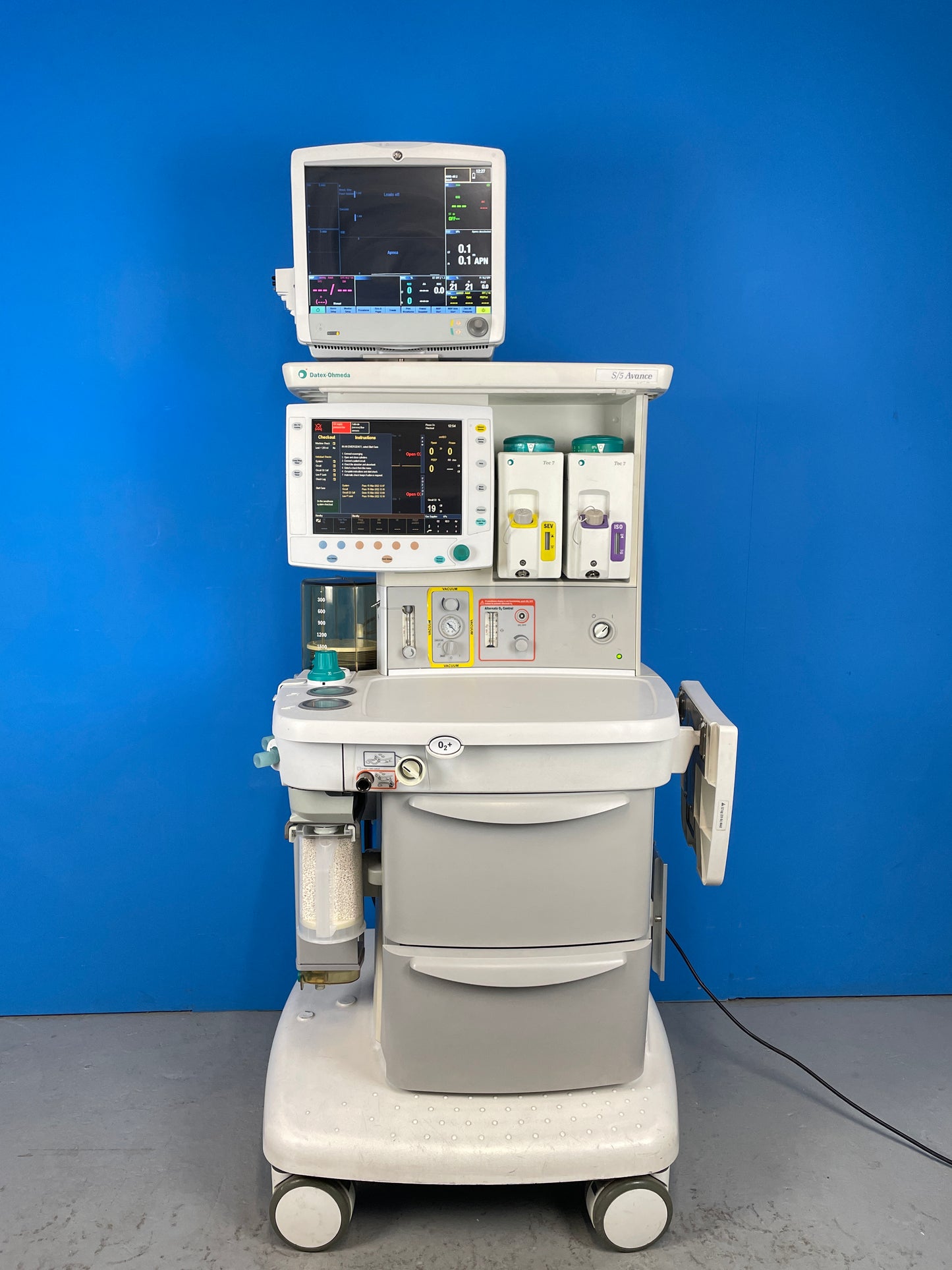 Used Datex Ohmeda Avance Anesthesia Machine with Anaesthesia monitor and Vaporisers power on