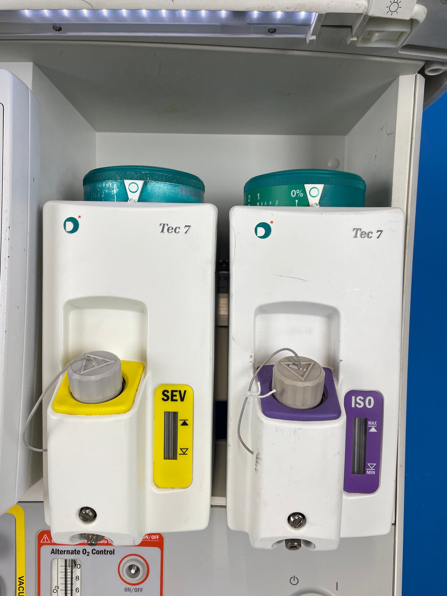 Datex Ohmeda Tec 7 Sevofllurane vaporizer and Isoflruane vaporisers for General Anaesthesia