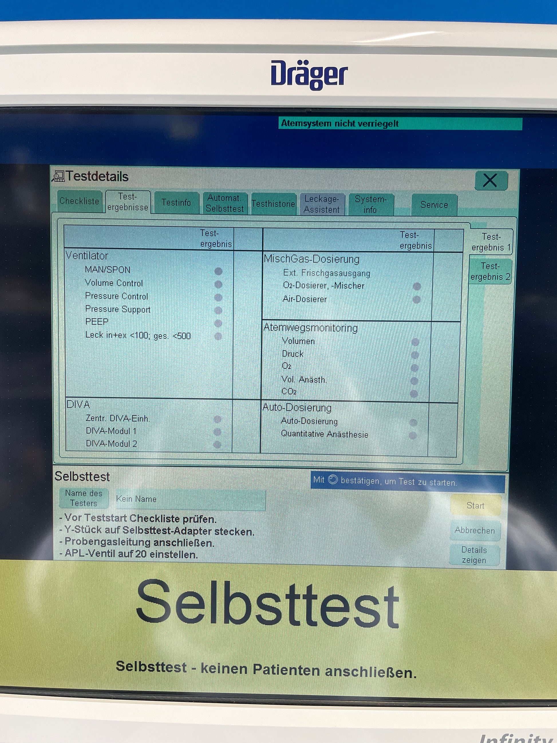 LEDs for status display of the gas supply from the backup gas cylinders (O2, Air, N2O)