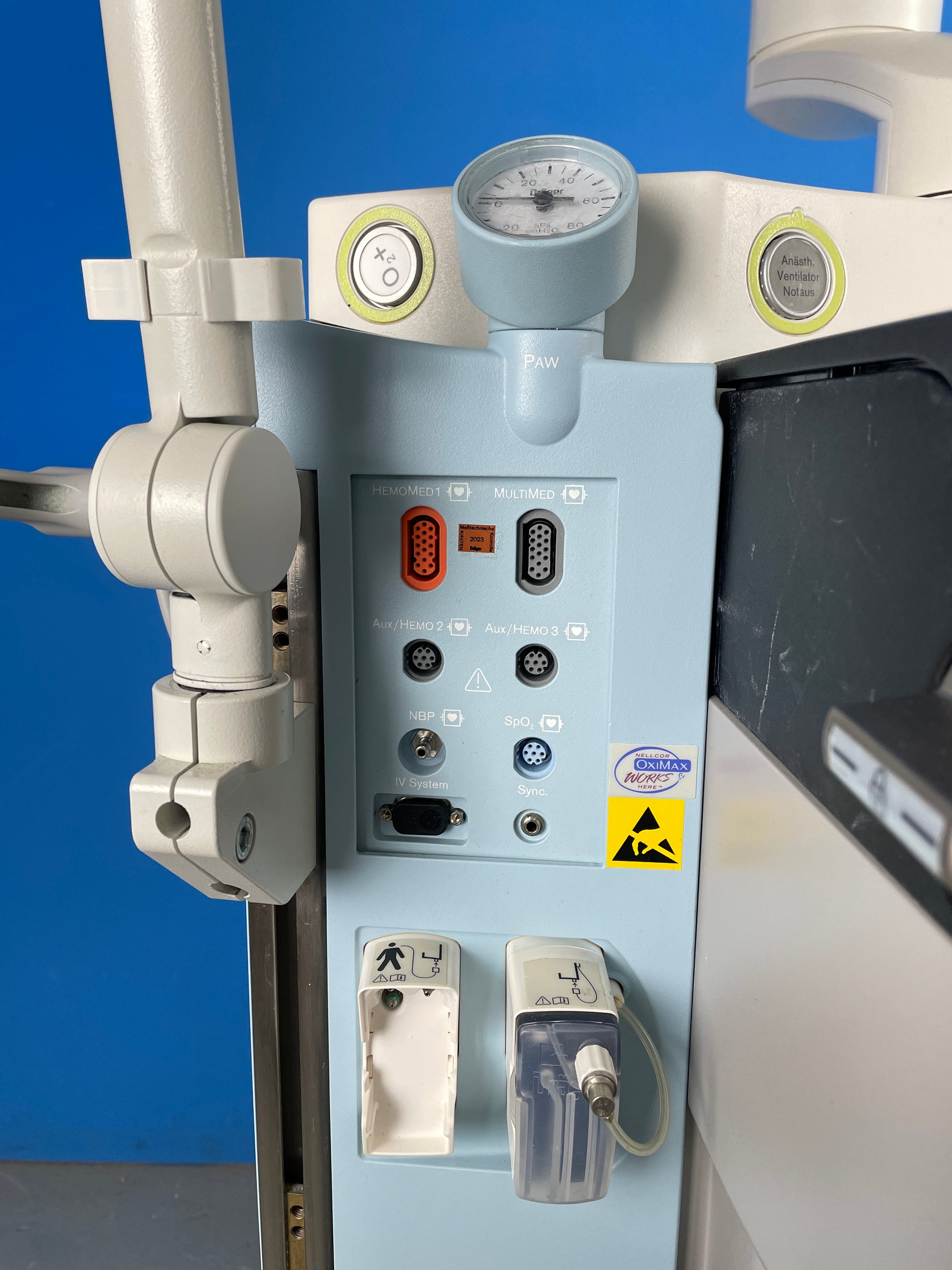 Leakage-assistant instantly informs the user of the leakage amount and helps to determine the possible leakage source in a short time without performing a complete leakage test