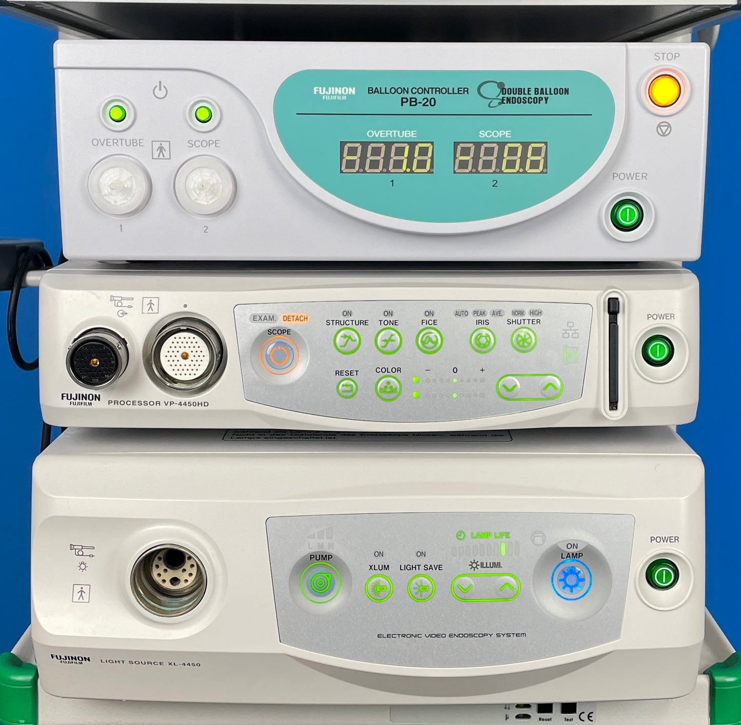 VP-4450HD High-quality images provided by HDTV and DVI outputs