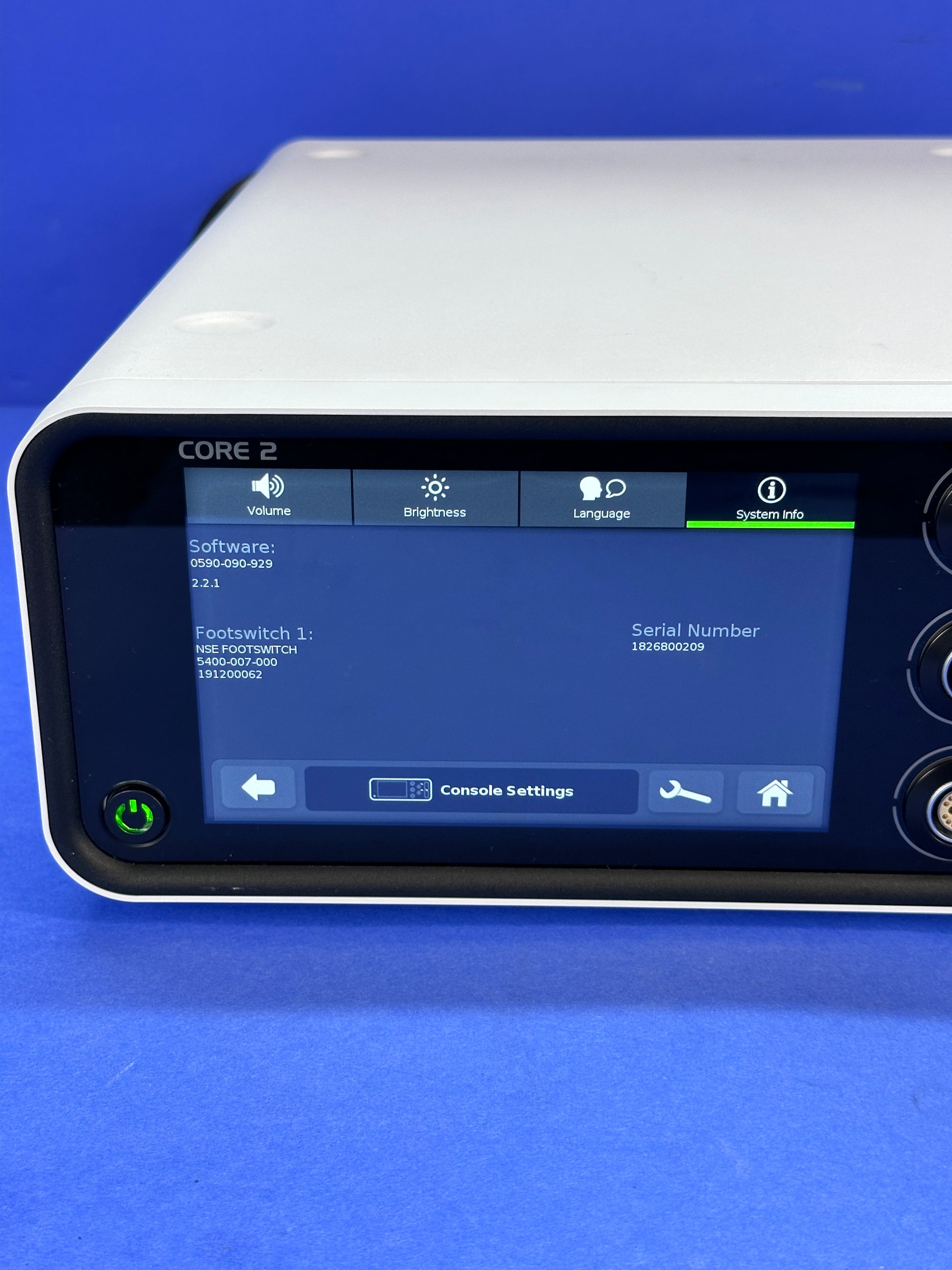 Smart programming autoactivates screens, options and information based on connected devices • Large icons and 7” color touch screen with 170° wide viewing angle