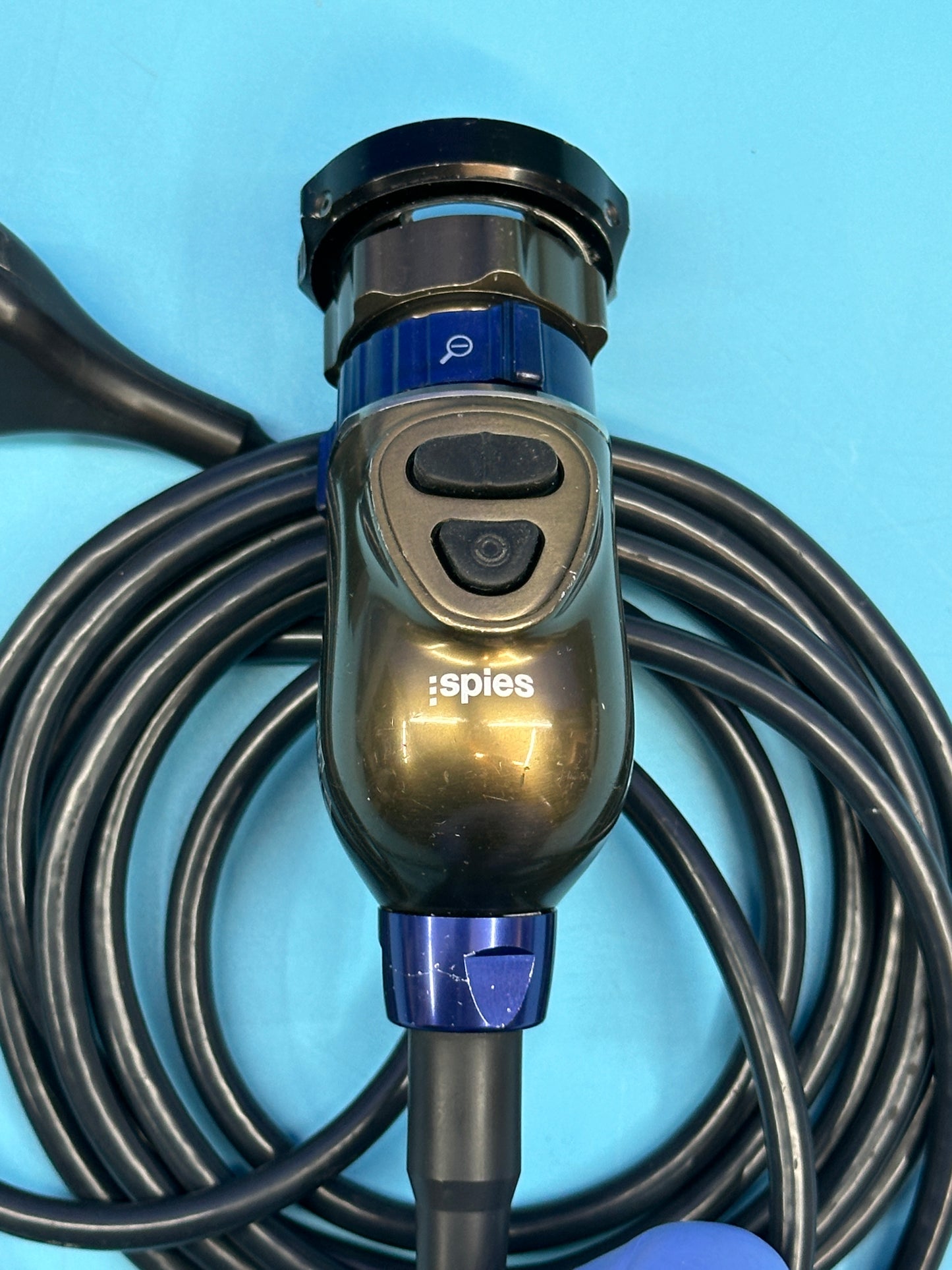 The TH100 Karl Storz IMAGE1 S™ Camera Head is a high-definition that is compatible with the IMAGE1 S™ system and IMAGE1 S™ X-LINK system. This camera head is ideal for a variety of surgical procedures, including arthroscopy, laparoscopy, and hysteroscopy.