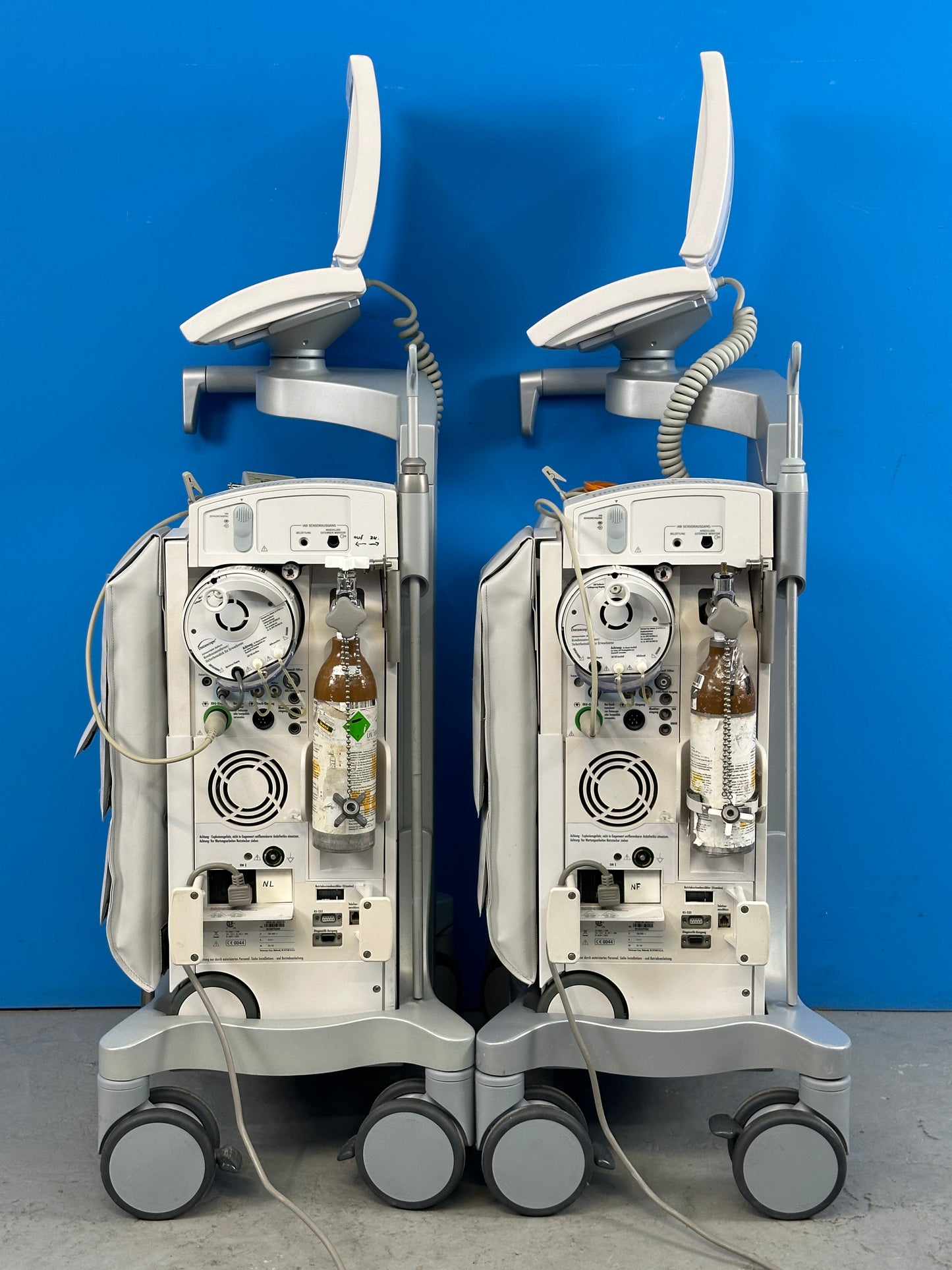 CS300 regularly examines key landmarks on the ECG and arterial pressure waveform to determine optimal timing