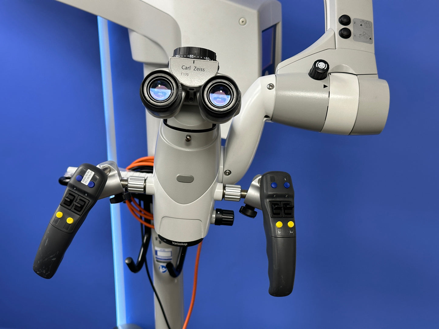 Foldable Tube f170/f260 allows for a wide range of comfortable working positions, Triggering motorized microscope functions