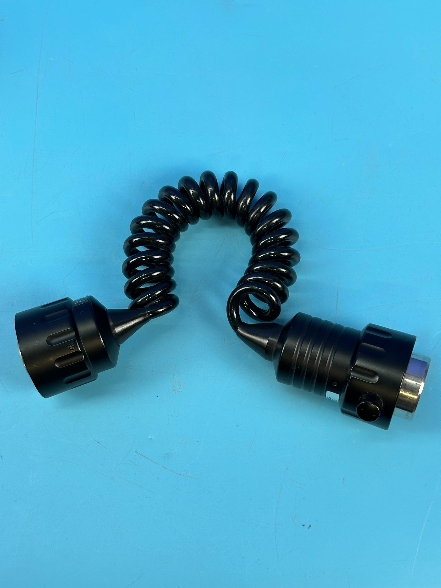 Olympus MH-976 pigtail cable, boasting a generous length of 1.5 meters, provides ample flexibility and maneuverability during endoscopic procedures.
