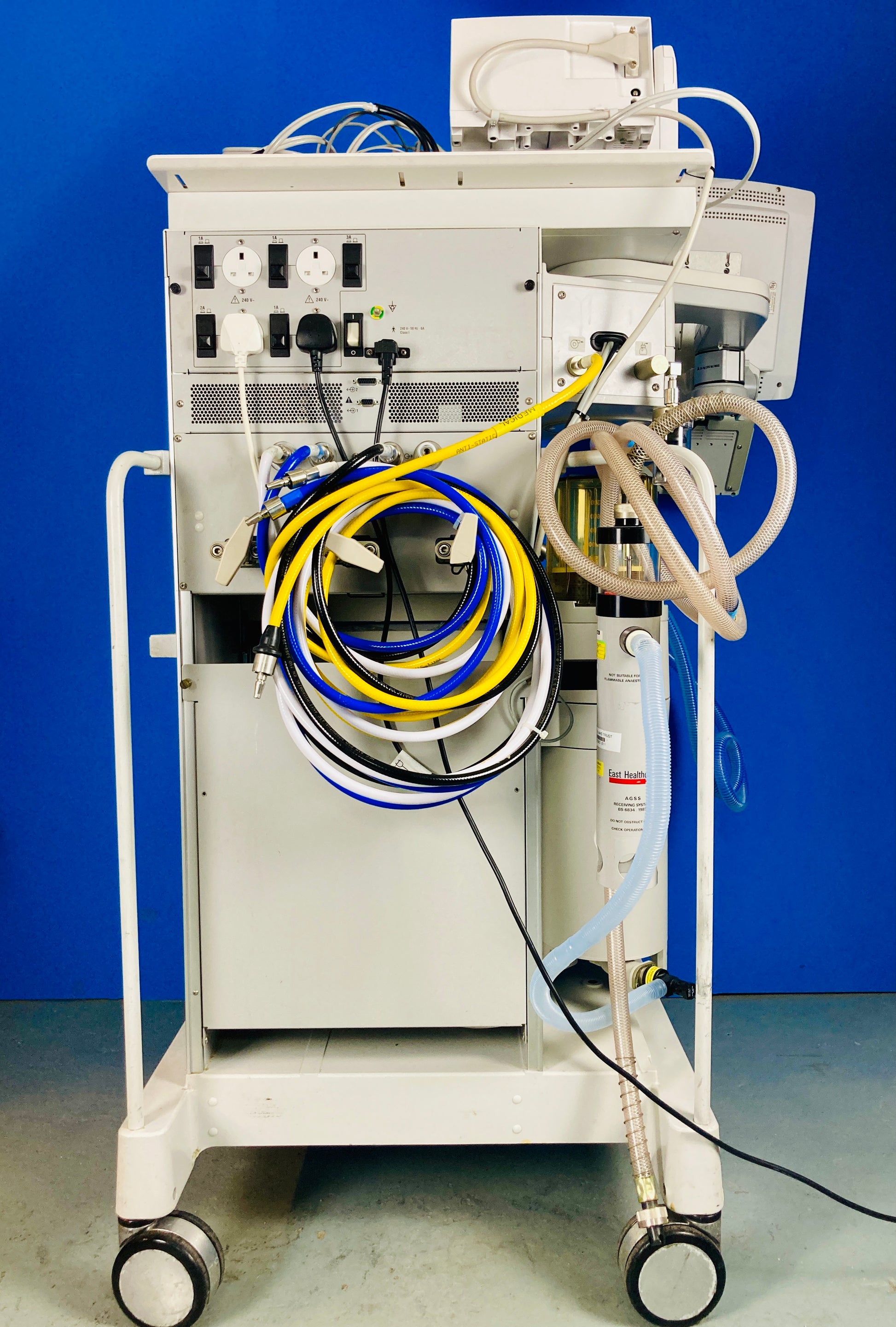 This advanced system makes the Aestiva 3000 especially well-suited to low-flow anesthesia, which helps reduce costs because less anesthetic agent is used.