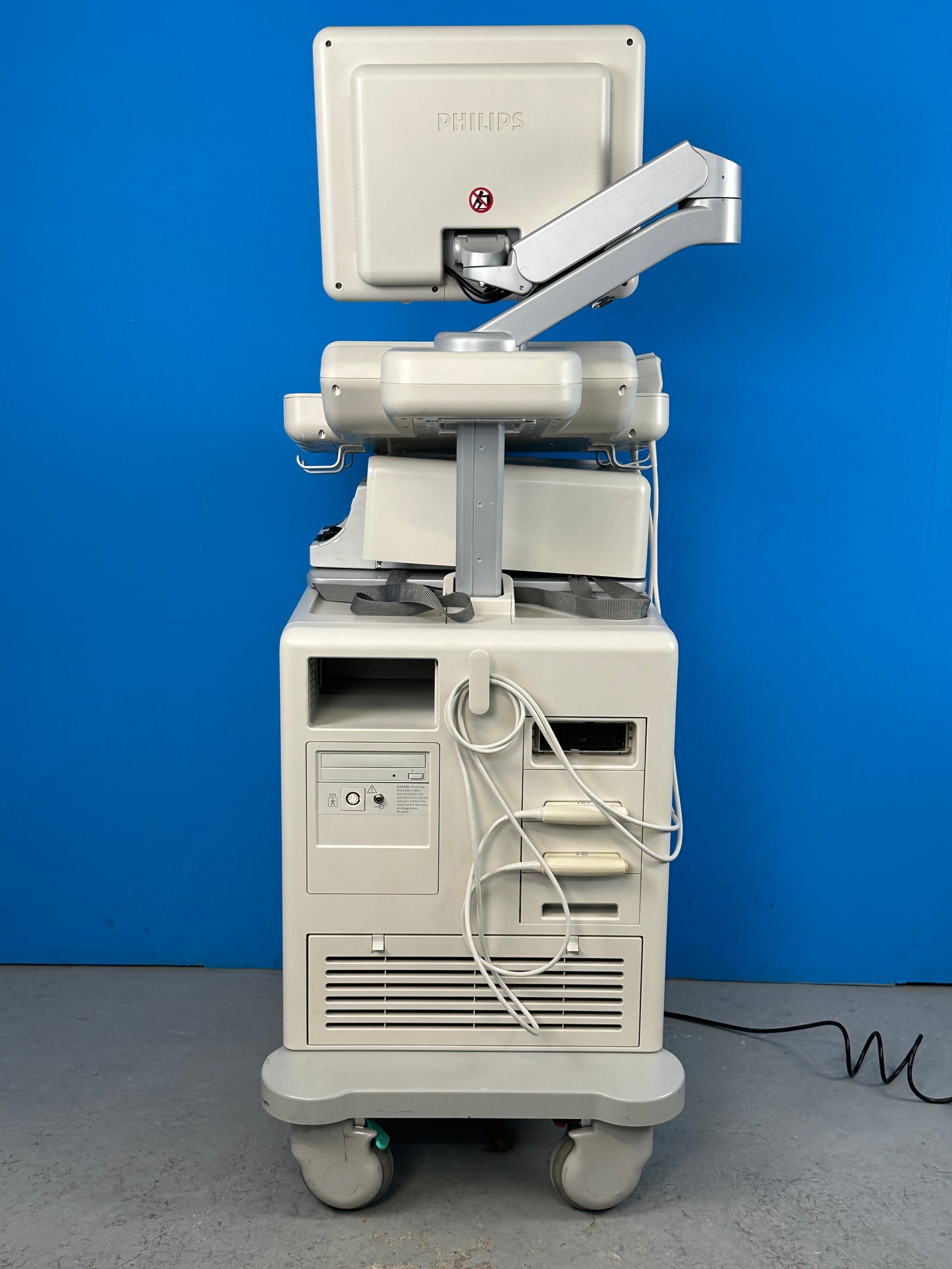 The ultrasound powers up and is in excellent condition