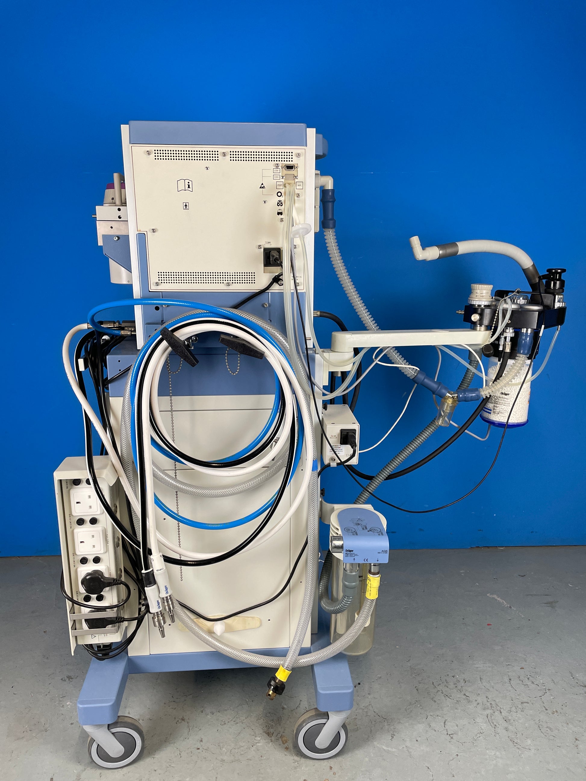 Rear side display of Drager Fabius tiro Intelligent safety features for enhanced patient protection