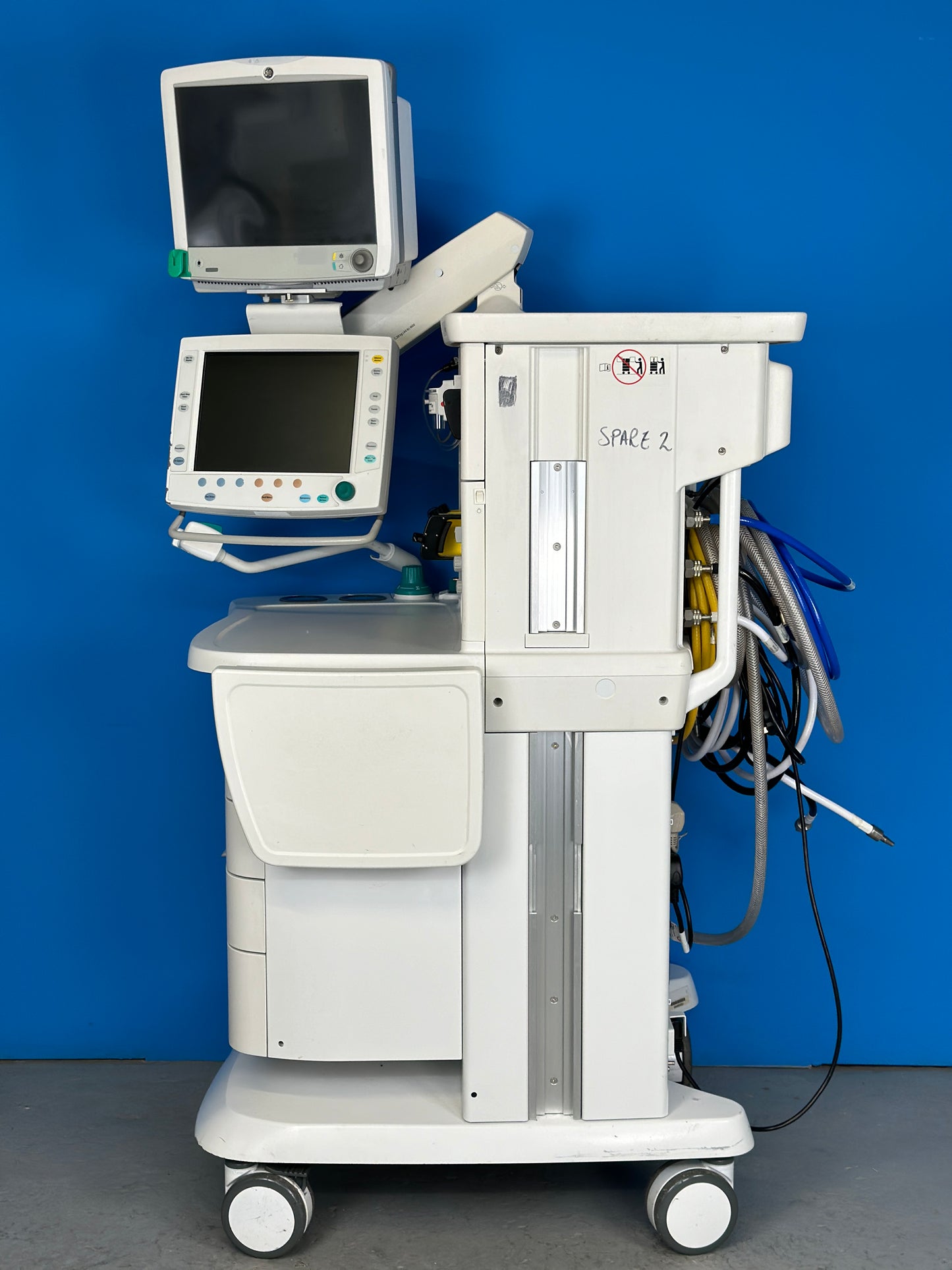 Anaesthesia machine with monitor and ventilator screens