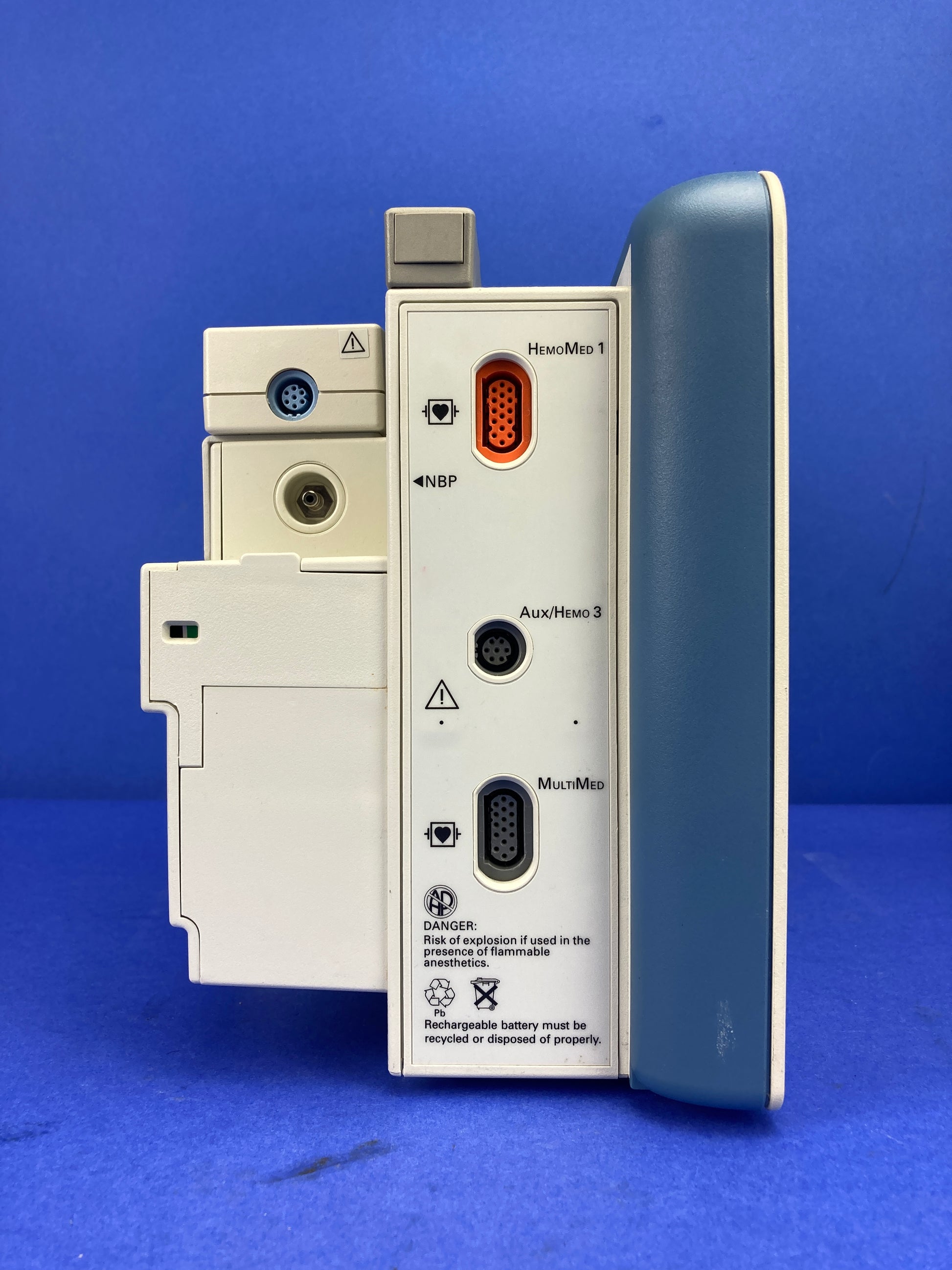 Left side panel multiparameter  you can continuously monitor adult, pediatric and neonatal