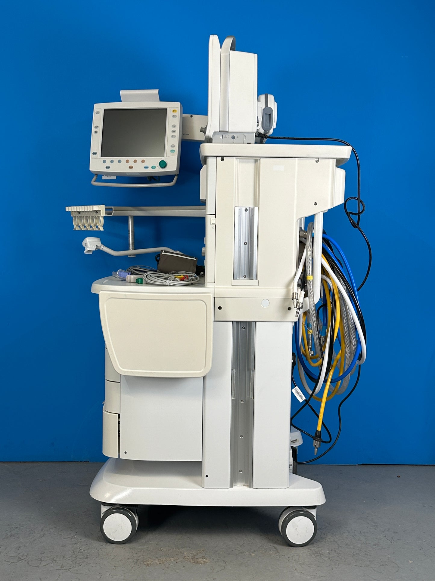 The Datex-Ohmeda Aisys also includes rising multi-breath bellows. These create a easily visible feedback loop for increased patient safety.