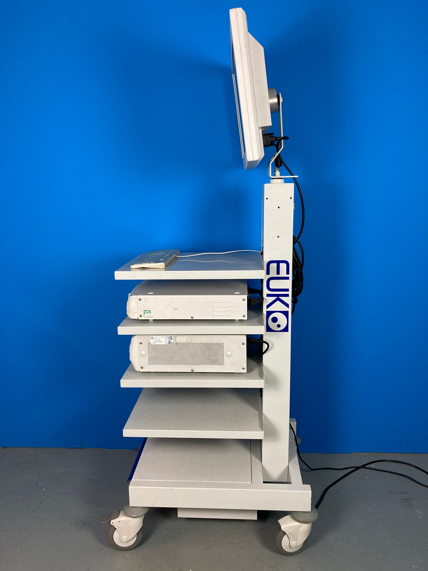 excellent display of the right side of endoscopy system