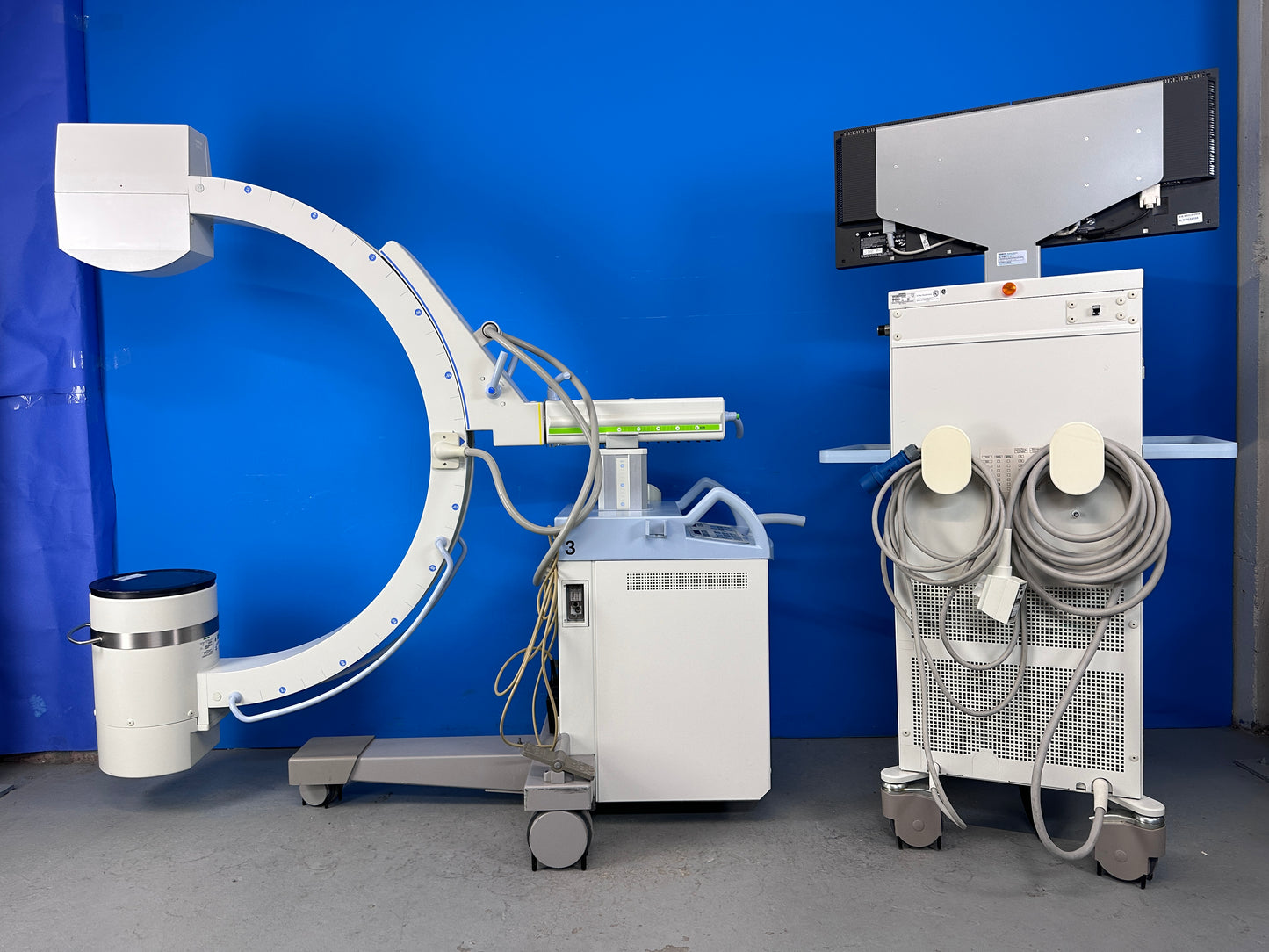 The powerful high-frequency generator allows for fluoroscopy times of over 50 minutes with outstanding image quality and minimum dose.