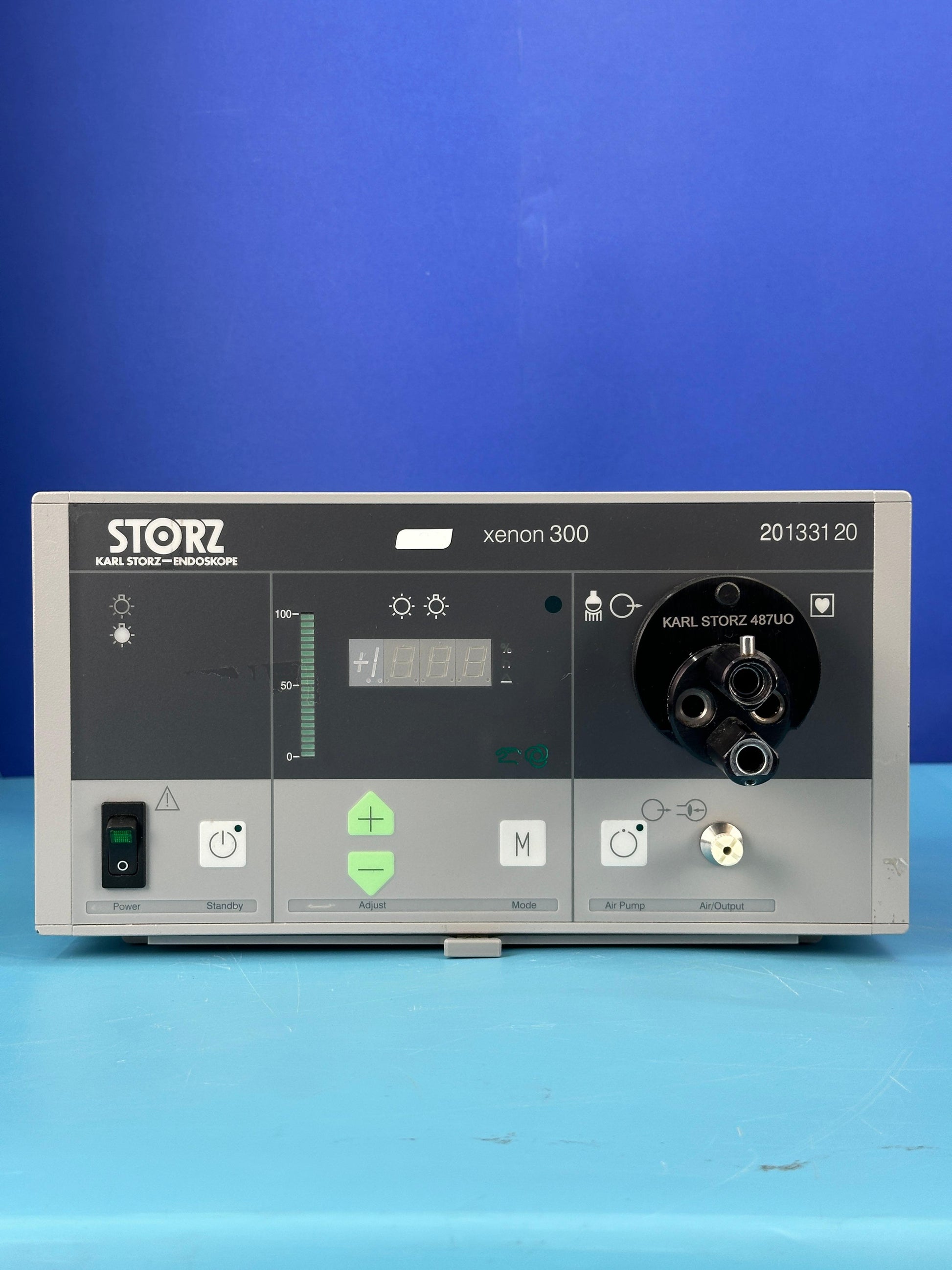 The light source is fully functional with xenon lamp, brightness controls and auto/manual modes in good working order.