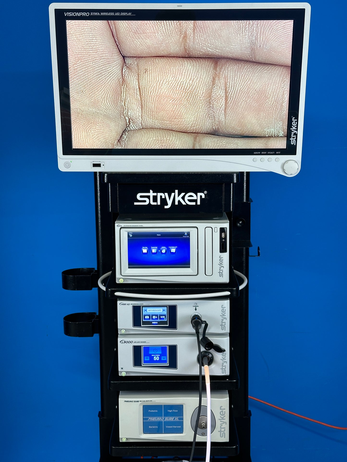 1488 HD Camera System utilizes CMOS technology and premium optics to provide a clear, bright image and cross-specialty standardization
