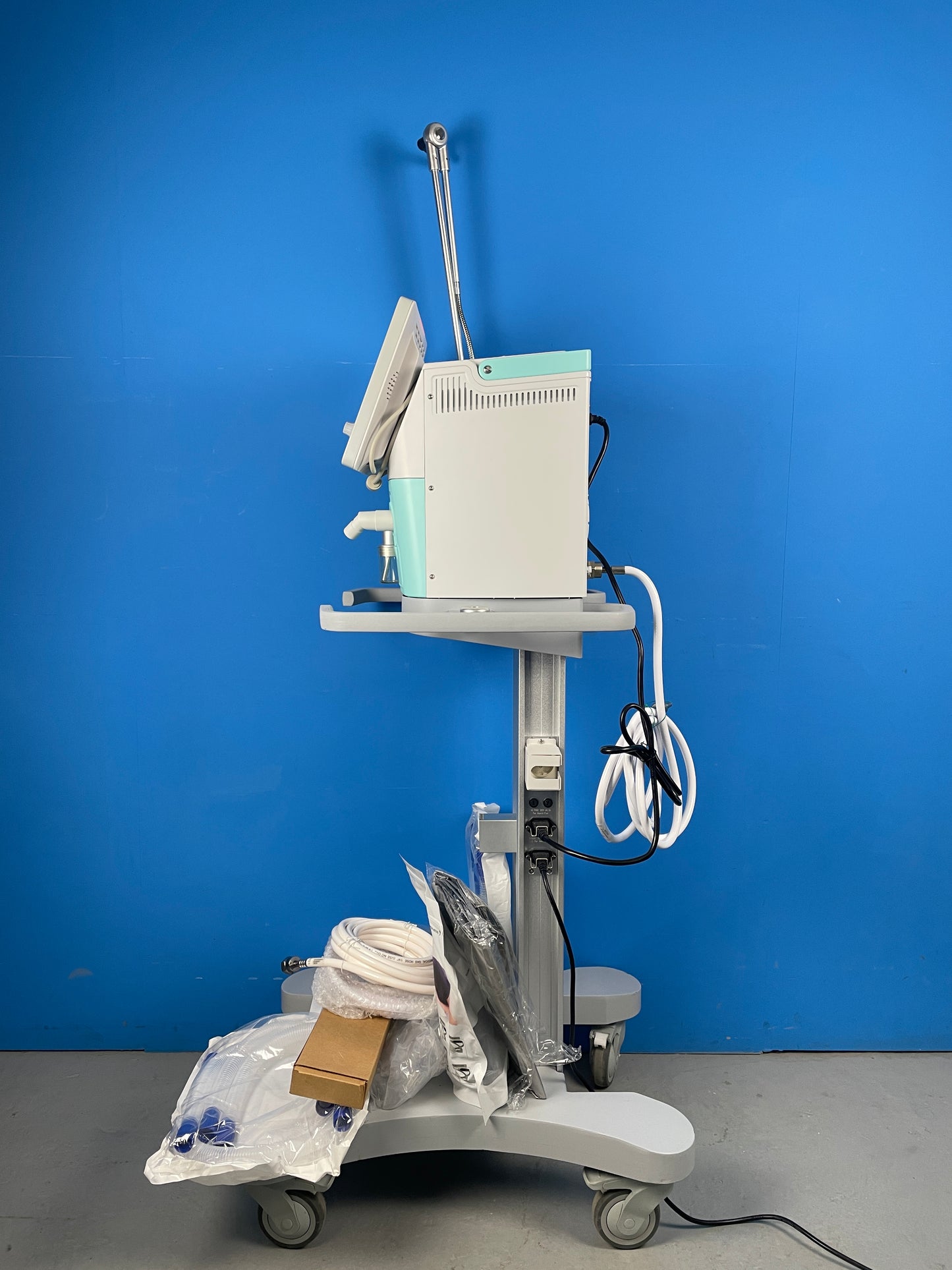 left side view of VG70 Vent On Cart