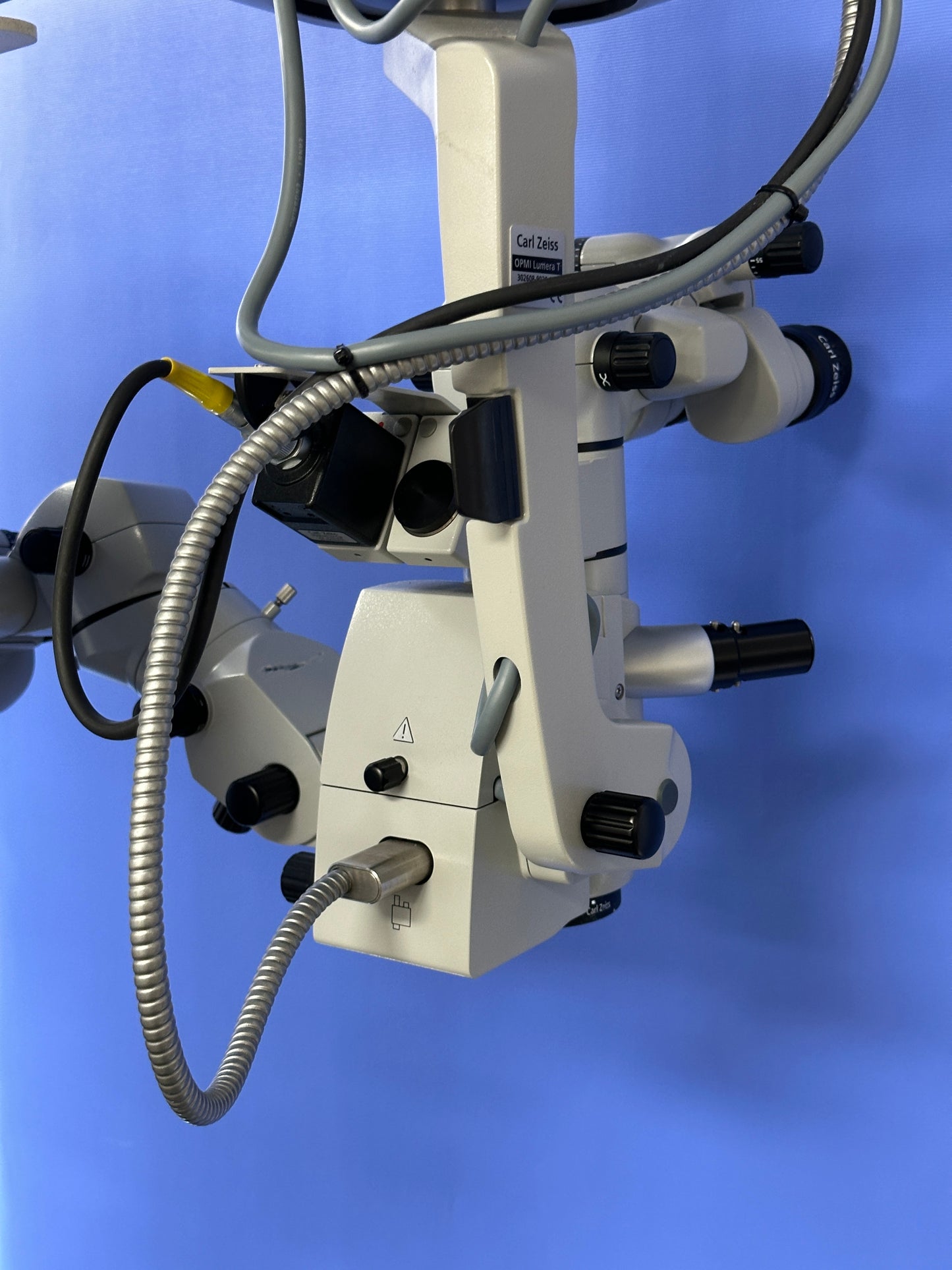 Objective lens f = 200 mm (f = 175 mm optional) Deep View depth of field management system