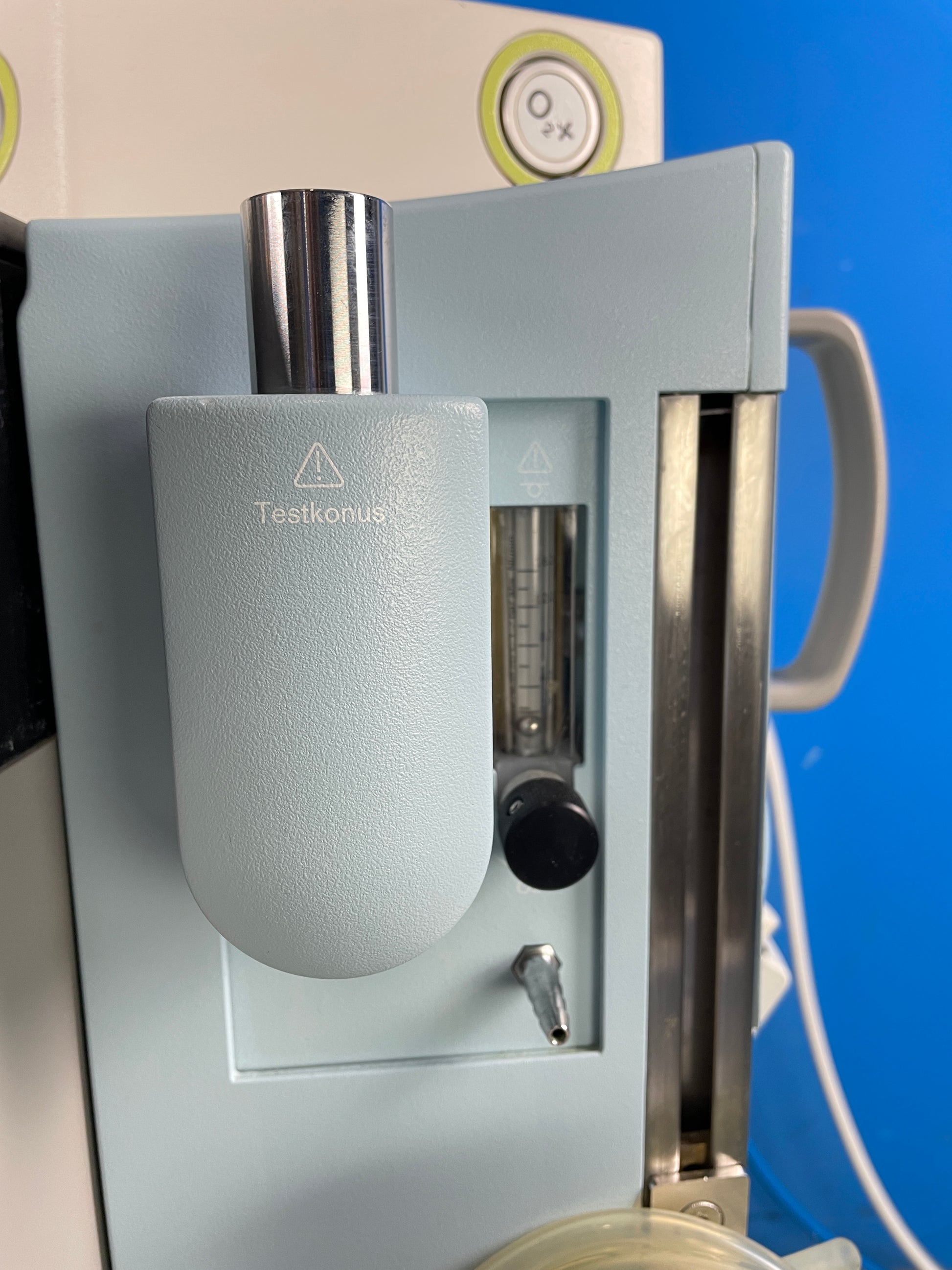 Connection for oxygen therapy additional oxygen flow meter delivers a set flow of pure oxygen,