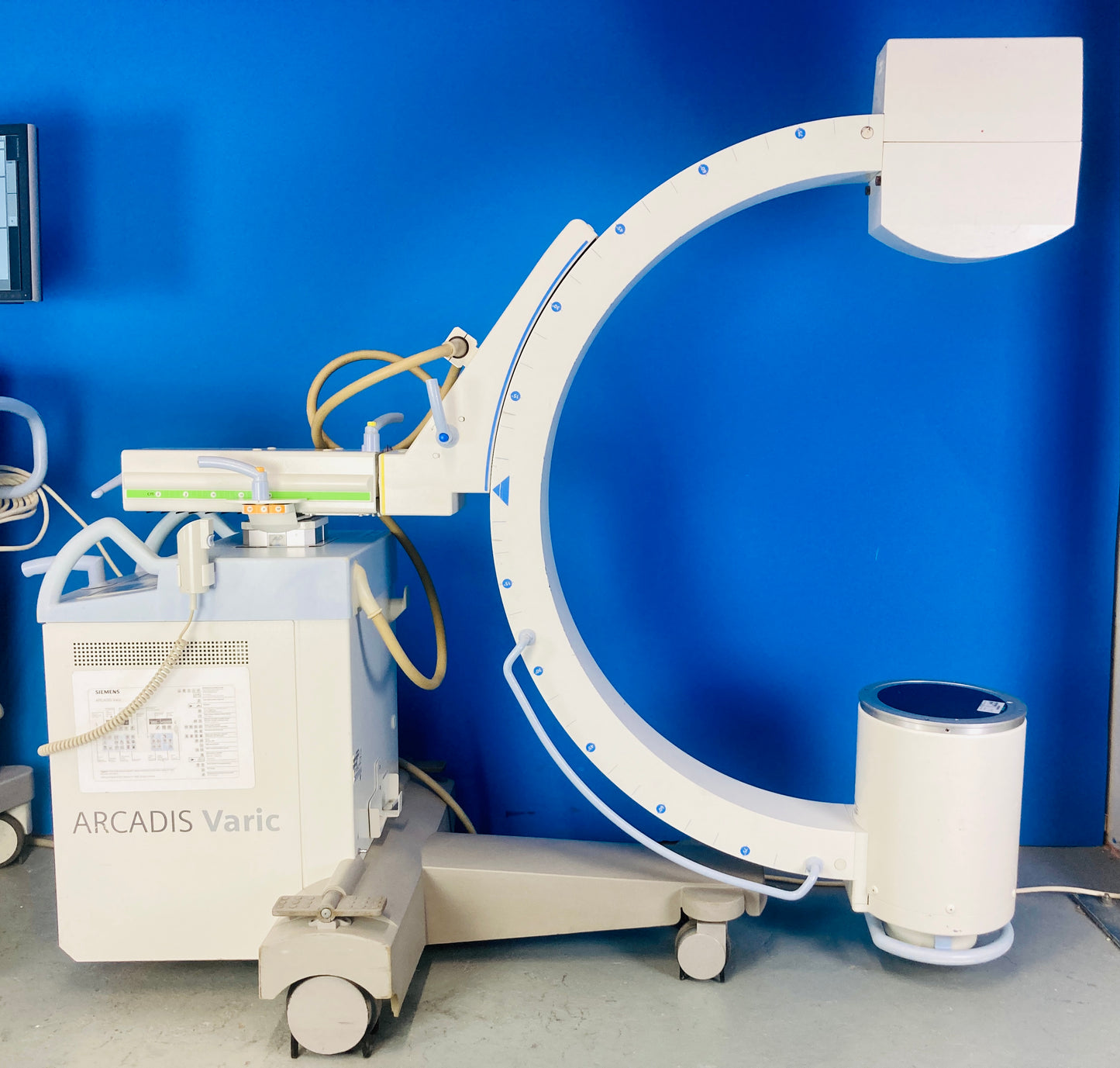 The C-Arm powers up and system self-test / Syngo software initialisation completed successfully. Workstation's twin LCD monitors and the key pad is in good working order. Patient registration and image storage/review are working.