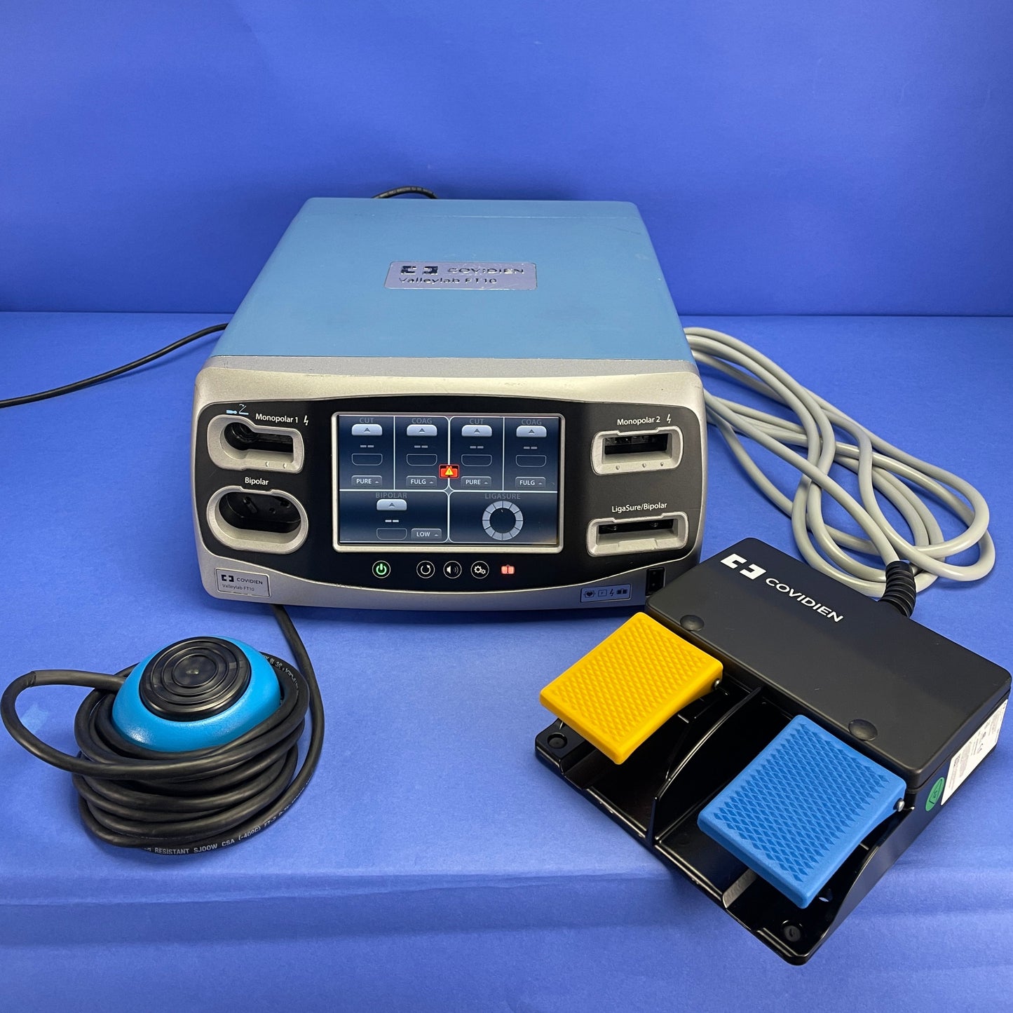 The Valleylab FT10 FT Series Energy Platform provides RF energy for monopolar and bipolar surgical applications, and tissue-fusion and vessel-sealing applications.