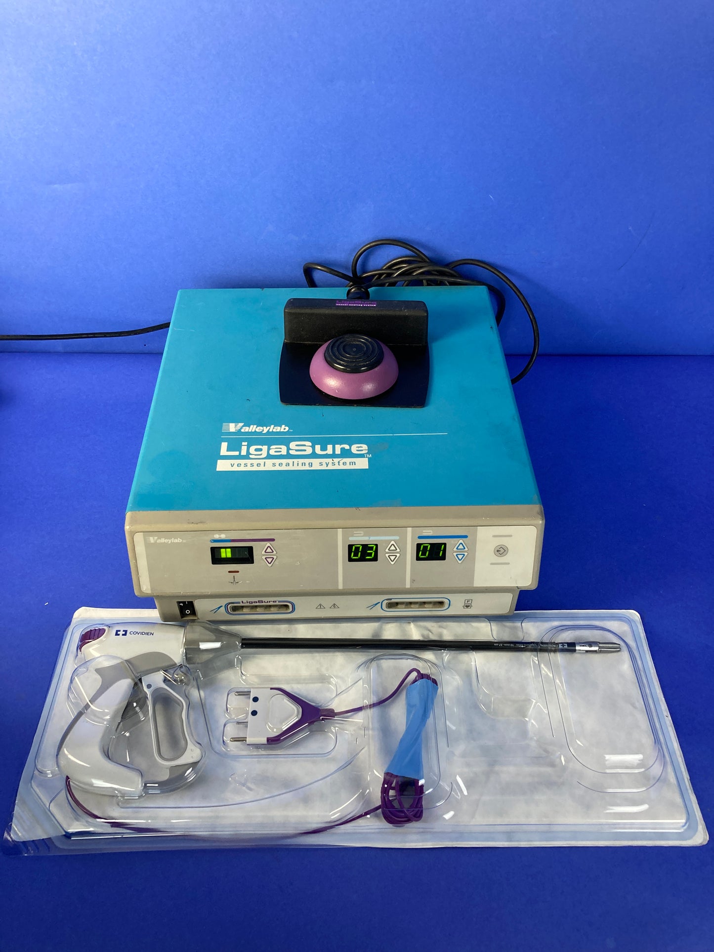 Valleylab LigaSure 8 Electrosurgical Unit with Covidien LS1037