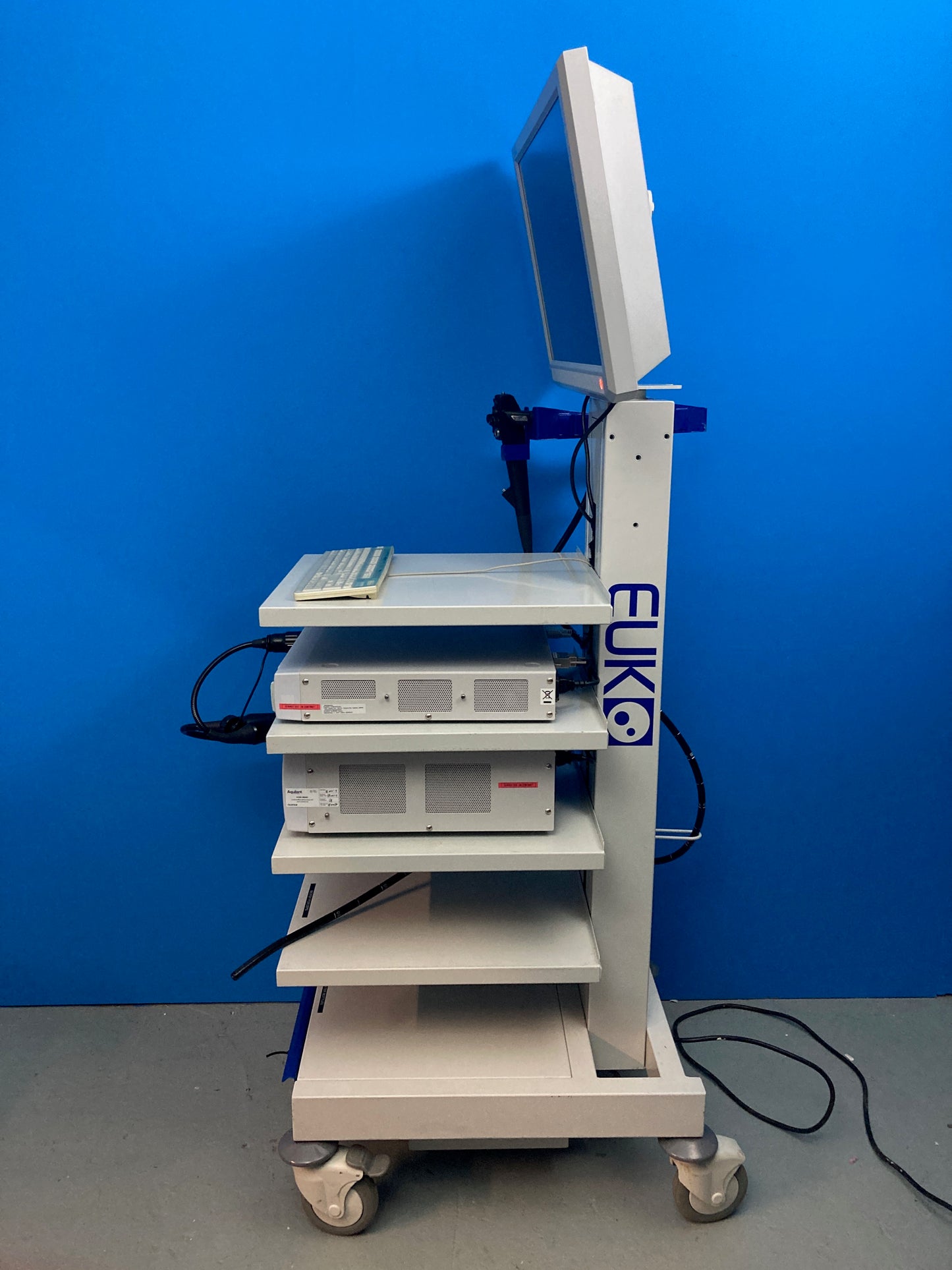 The 4400 employs Fujinon's unique new form of automatic light control.