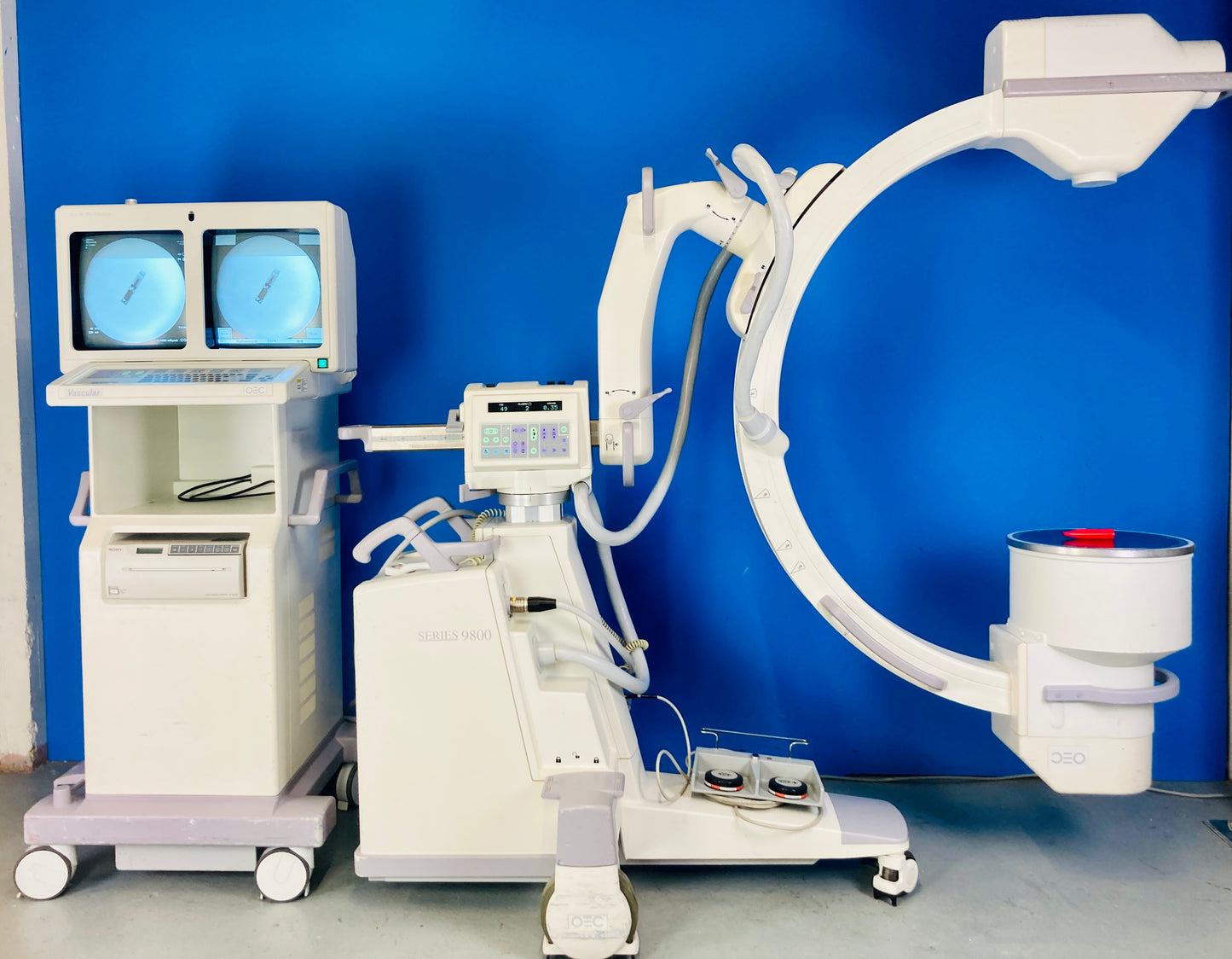 C-arm machine is a piece of medical imaging equipment that operates on the basic principle of X-ray technology.