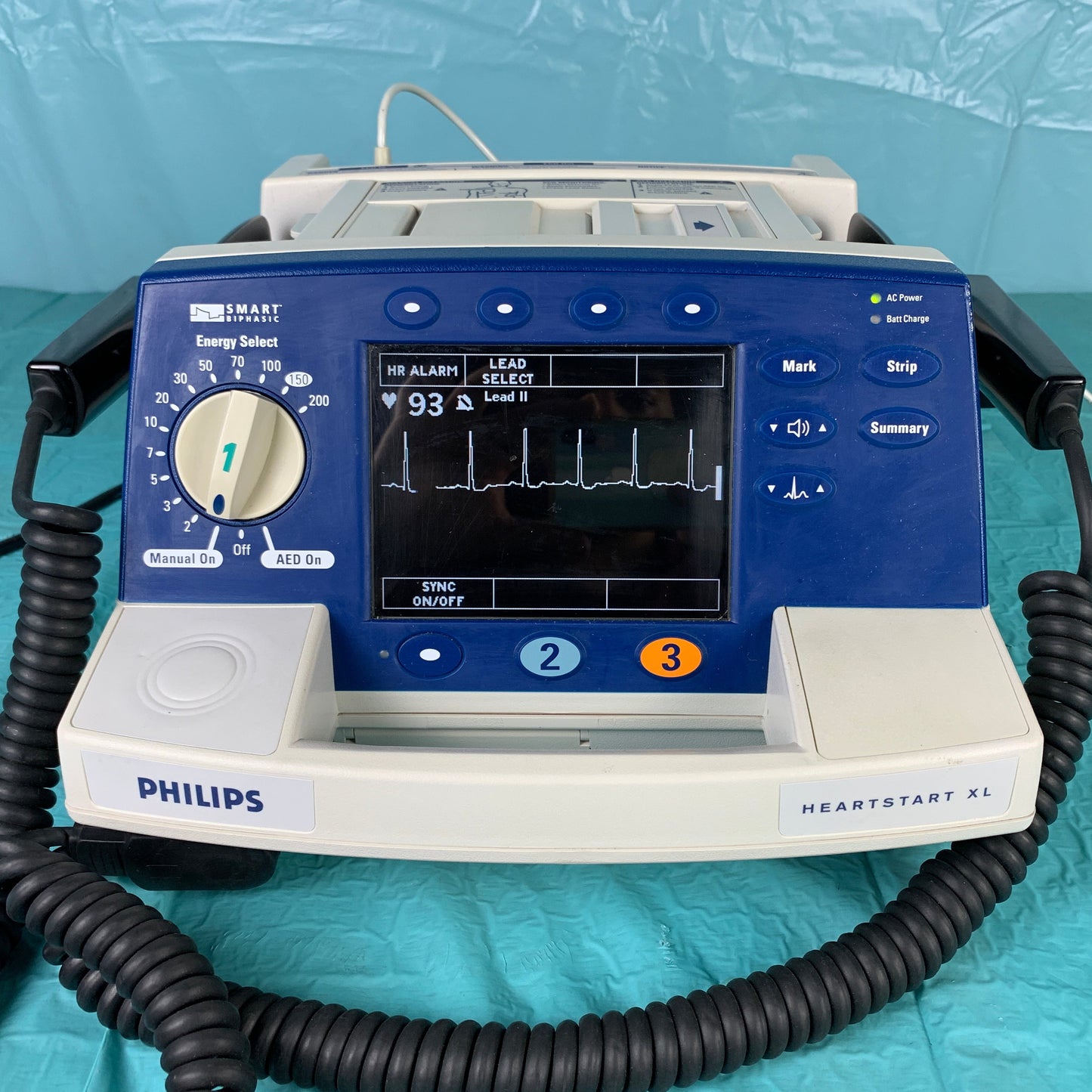 PHILIPS Heartstart XL Defibrillator powers on excellent display with accessories