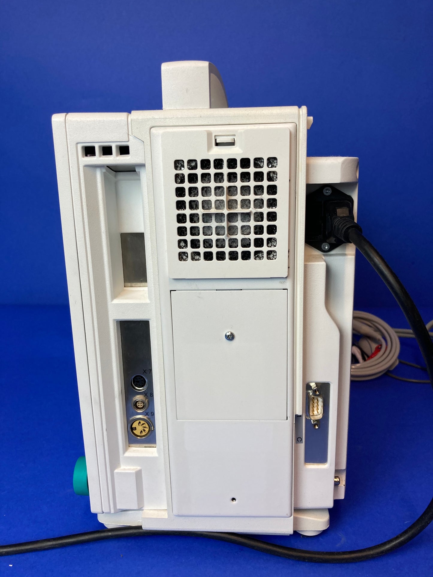 Easy insertion/removal of plug-in parameter modules without interrupting other monitoring