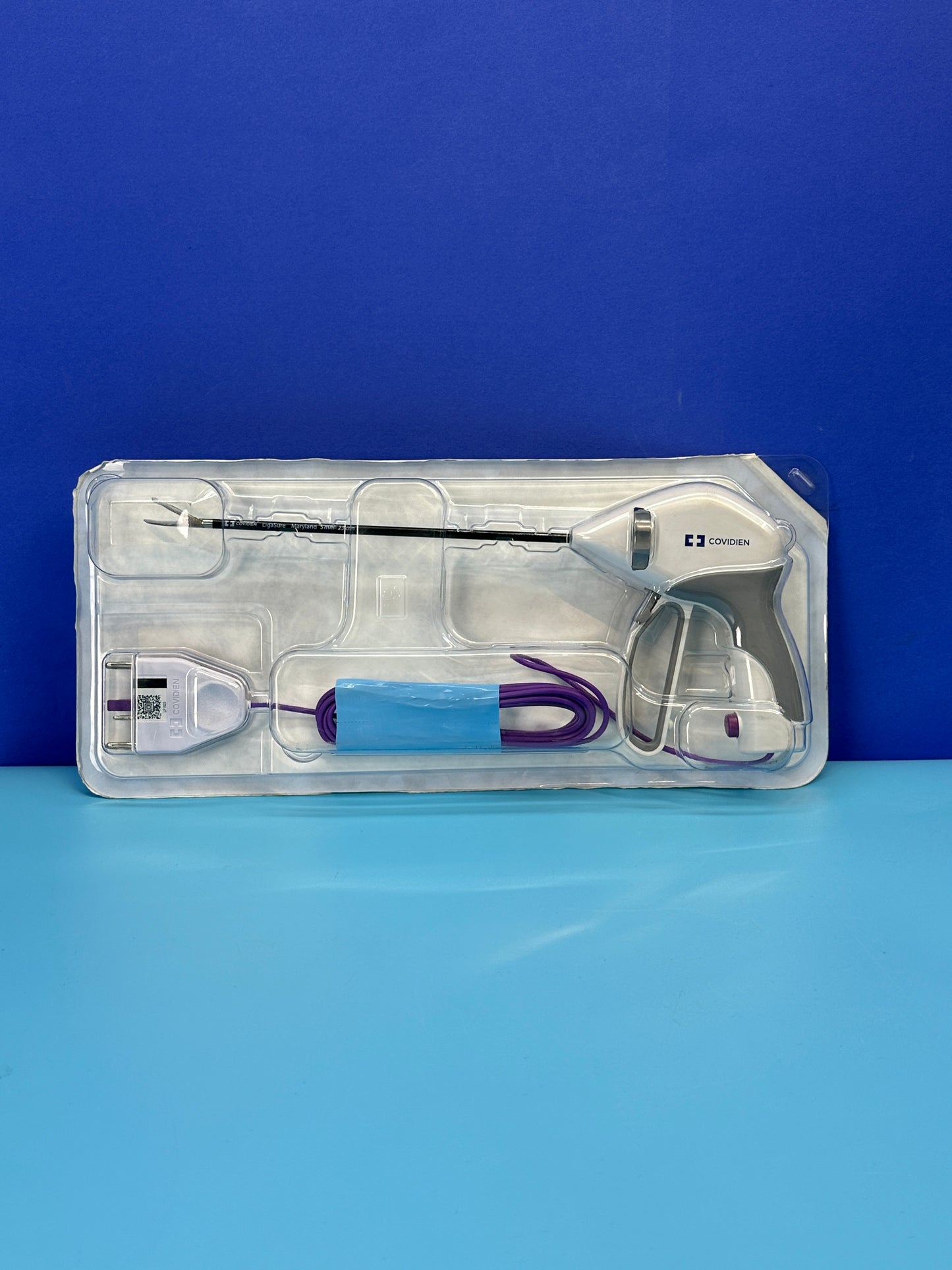 Covidien Open Sealer divider is an atraumatic grasper to securely grasp tissue.