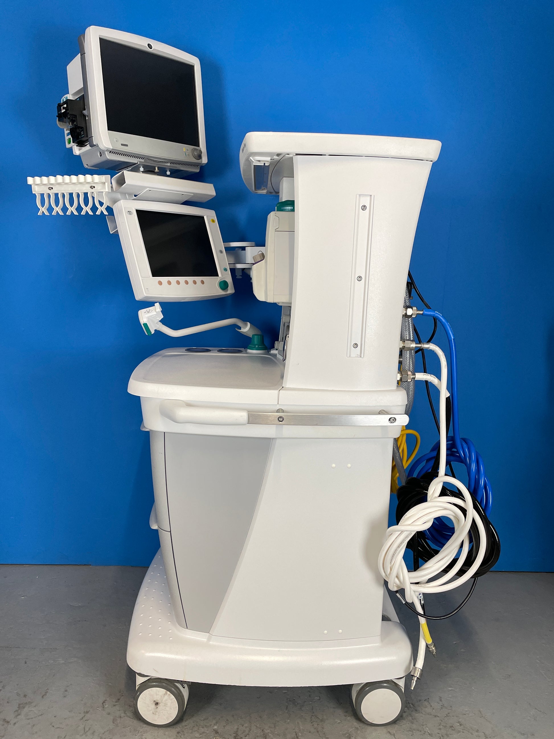 GE Datex Ohmeda Aespire View is a compact, integrated, intuitive anesthesia delivery system. The ventilator provides mechanical ventilation to a patient during surgery and monitors and displays various patient parameters.