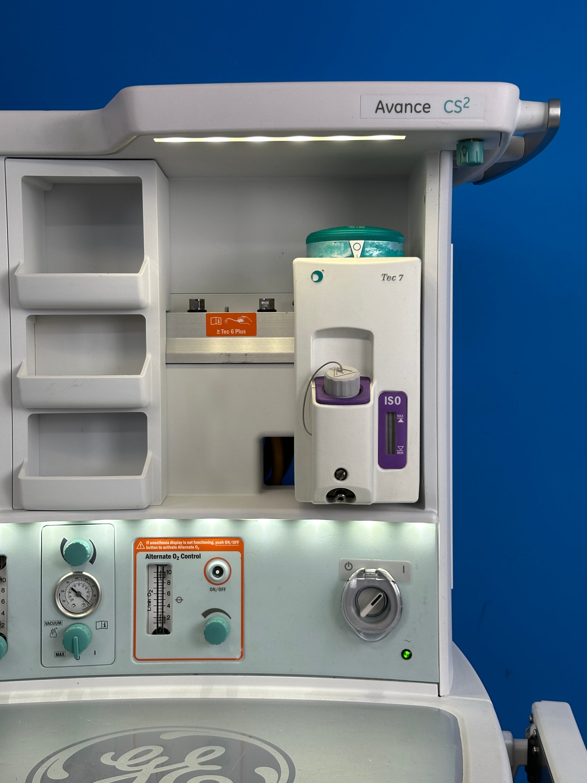 GE Avance CS2 anaesthesia machine with Tec 7 isoflurane vaporiser.