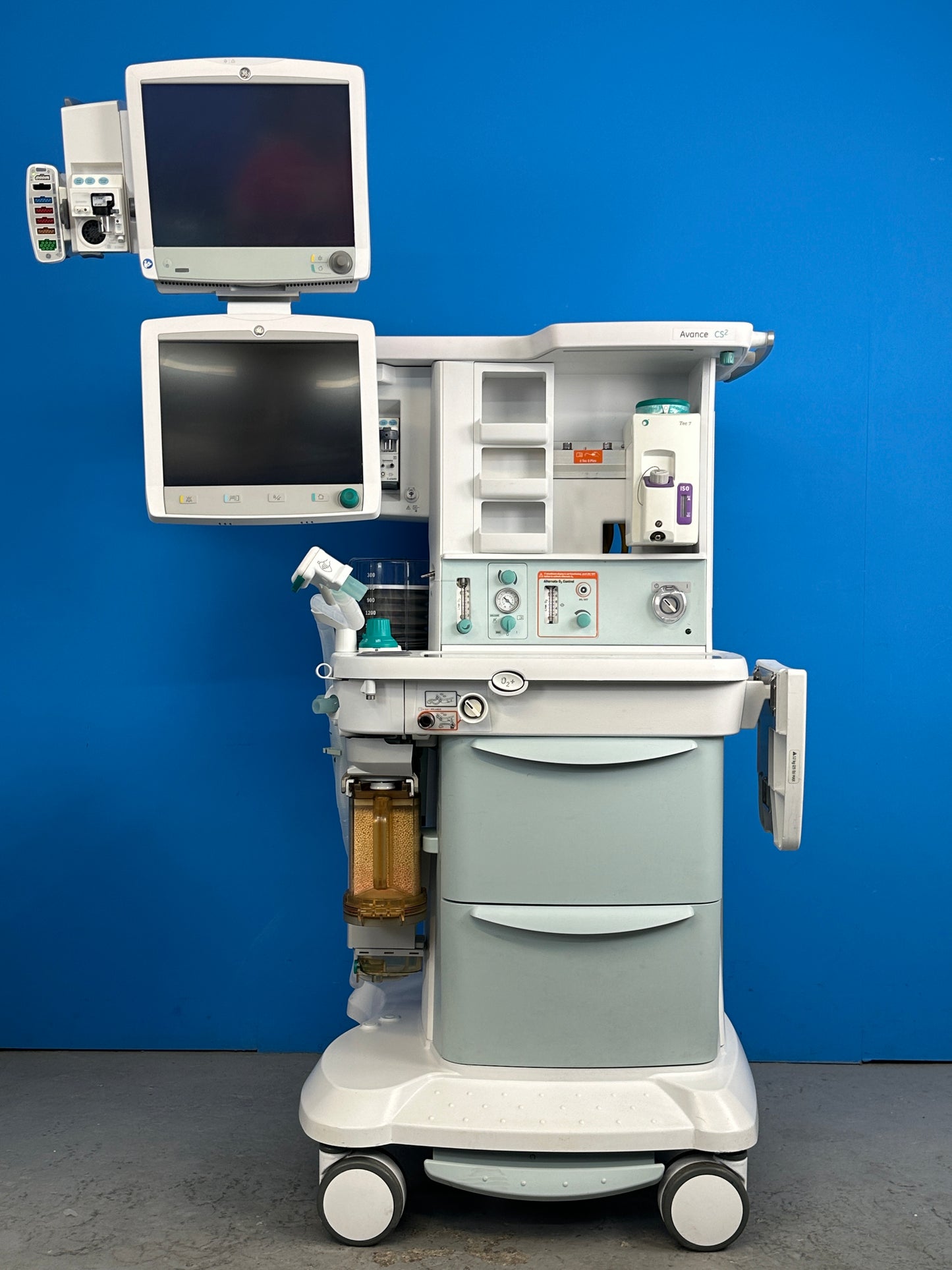 The anesthesia machine was tested with medical air and test lung and complete ventilation cycles were observed.